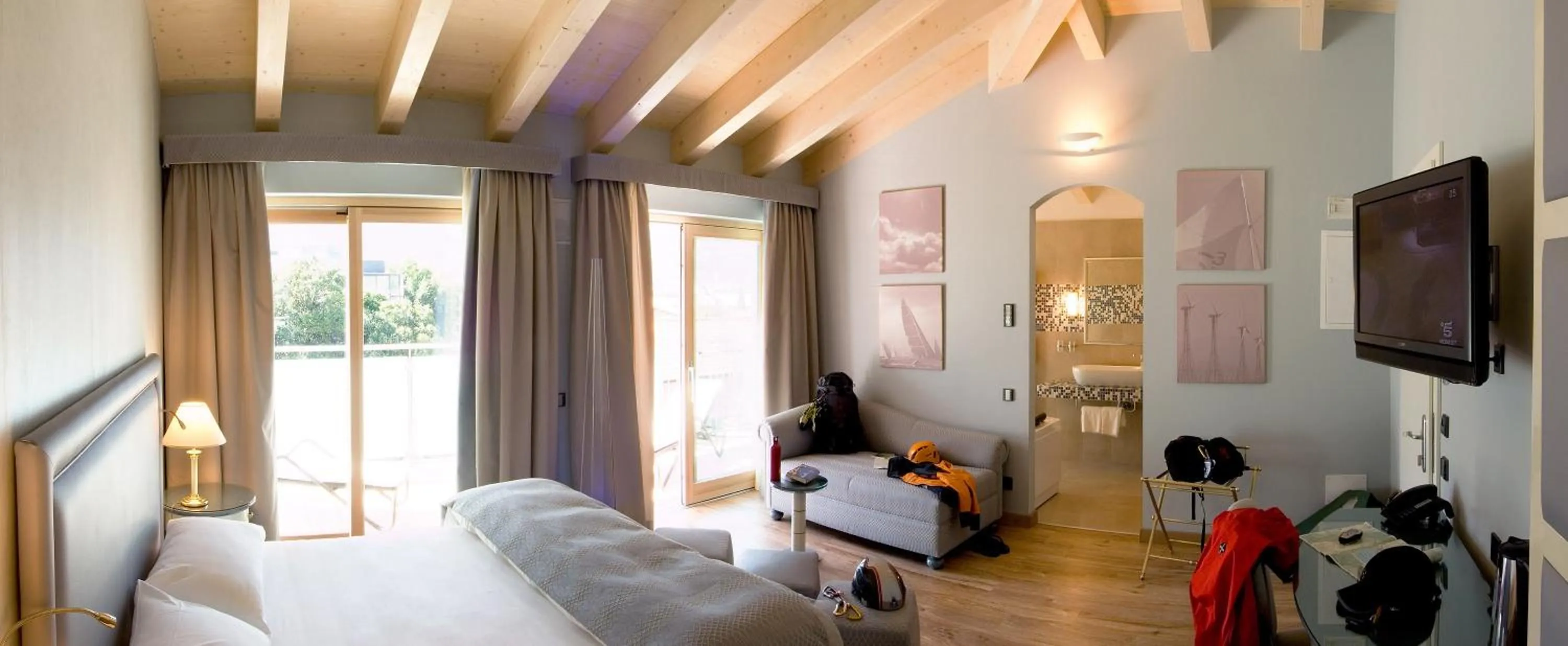 Photo of the whole room, Bed in Parc Hotel Flora S