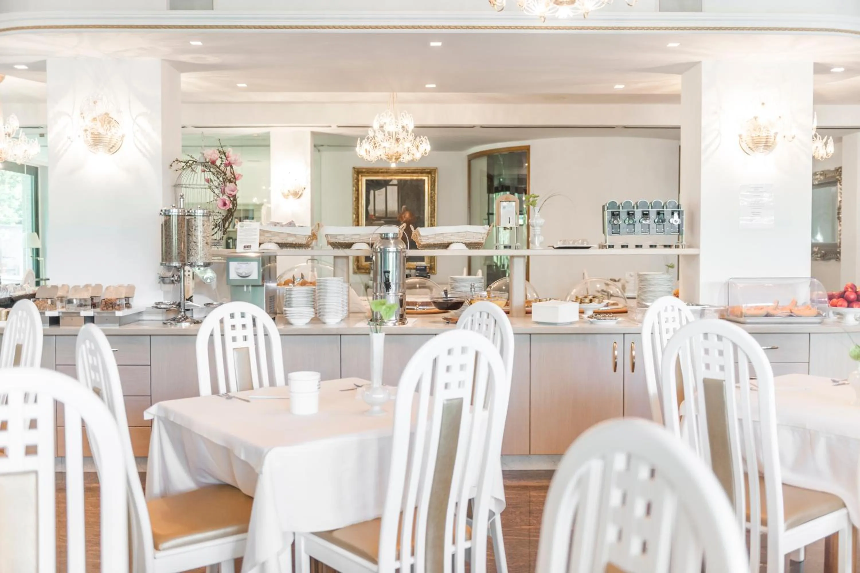 Restaurant/places to eat in Parc Hotel Flora S