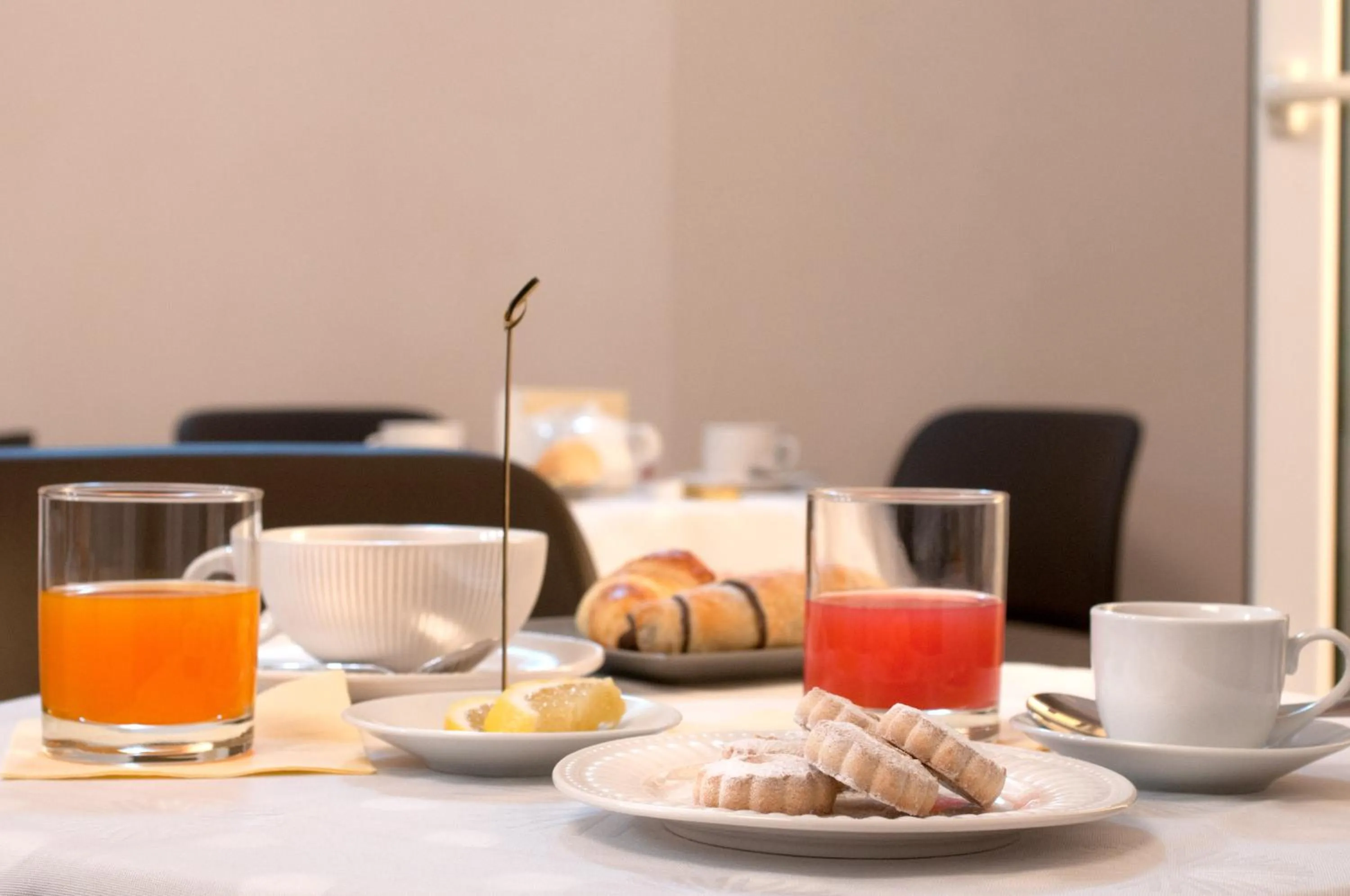 Continental breakfast in Angioy 18