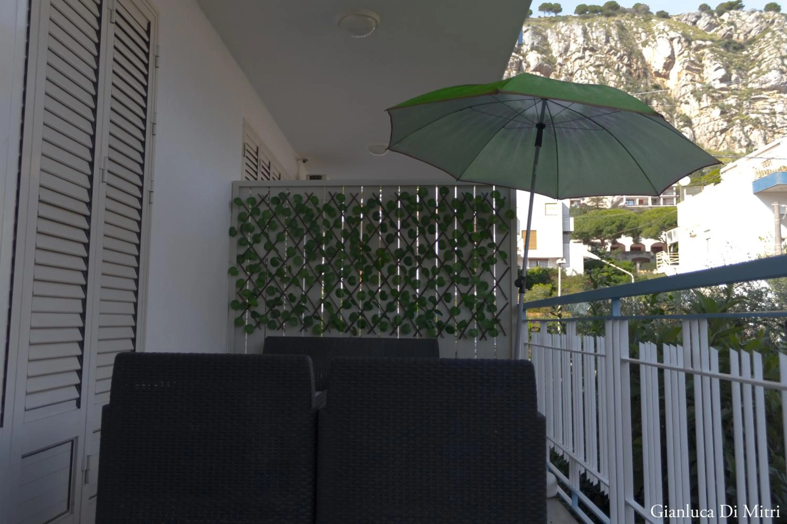 Communal lounge/ TV room in Mongibello Palace B&B