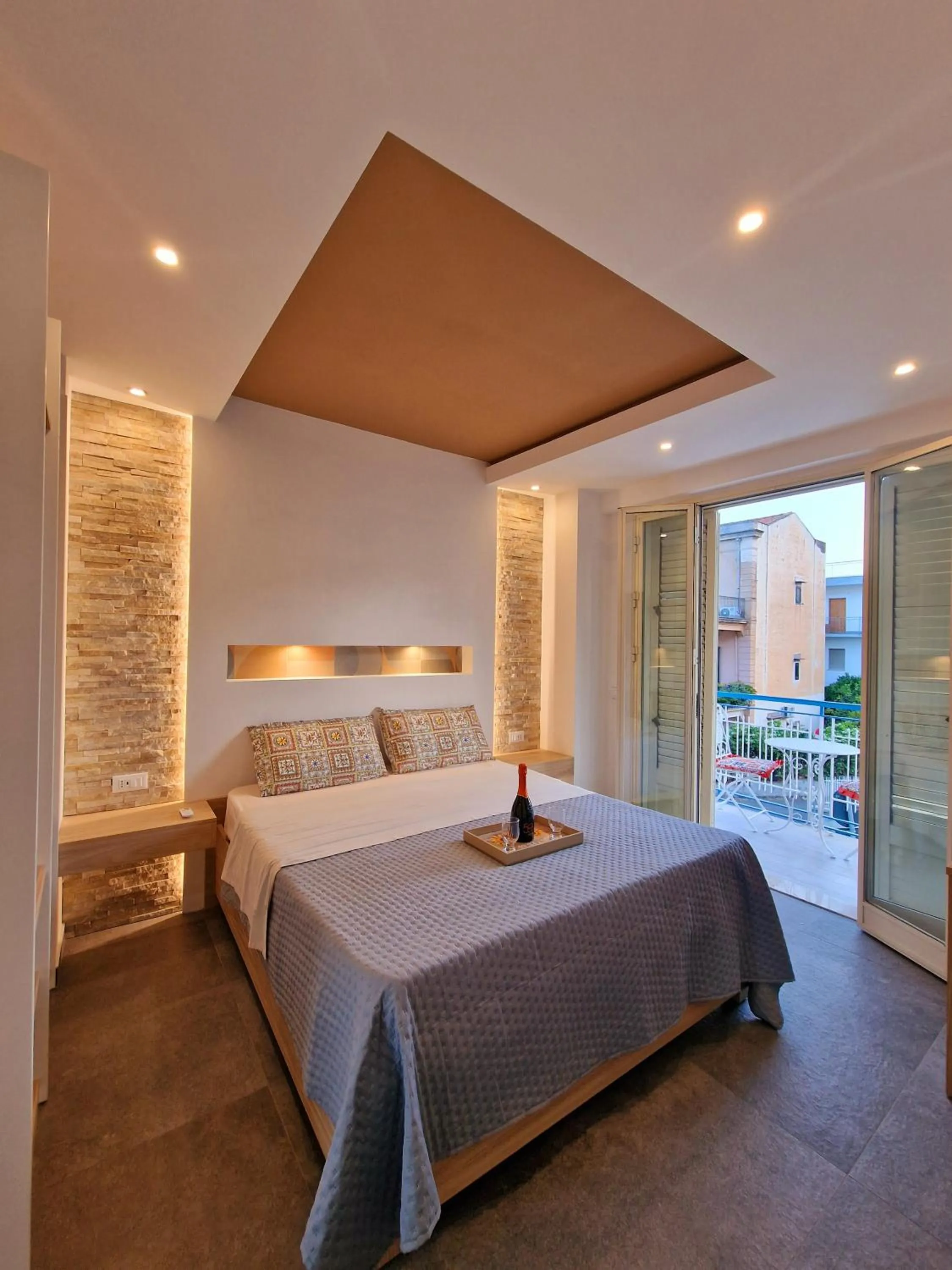 Bed in Mongibello Palace B&B