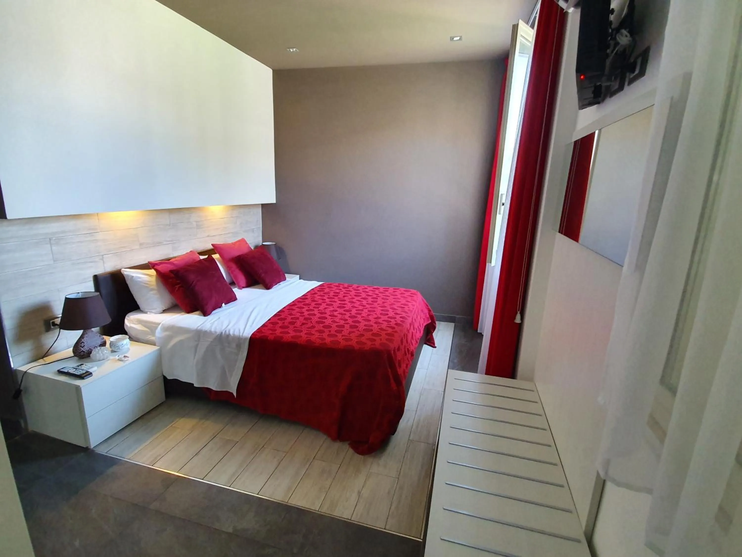 Bed in Mongibello Palace B&B