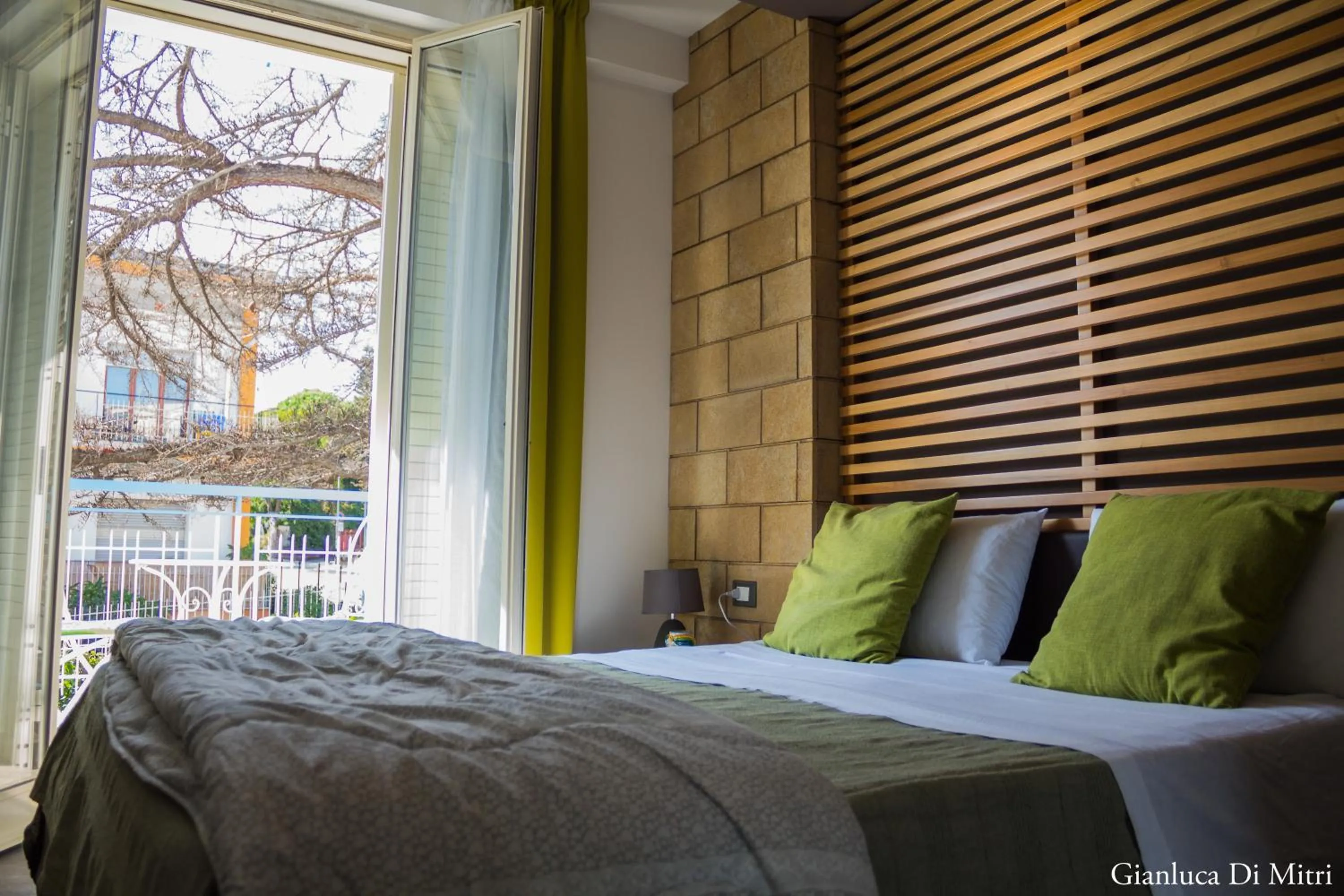 Bed in Mongibello Palace B&B