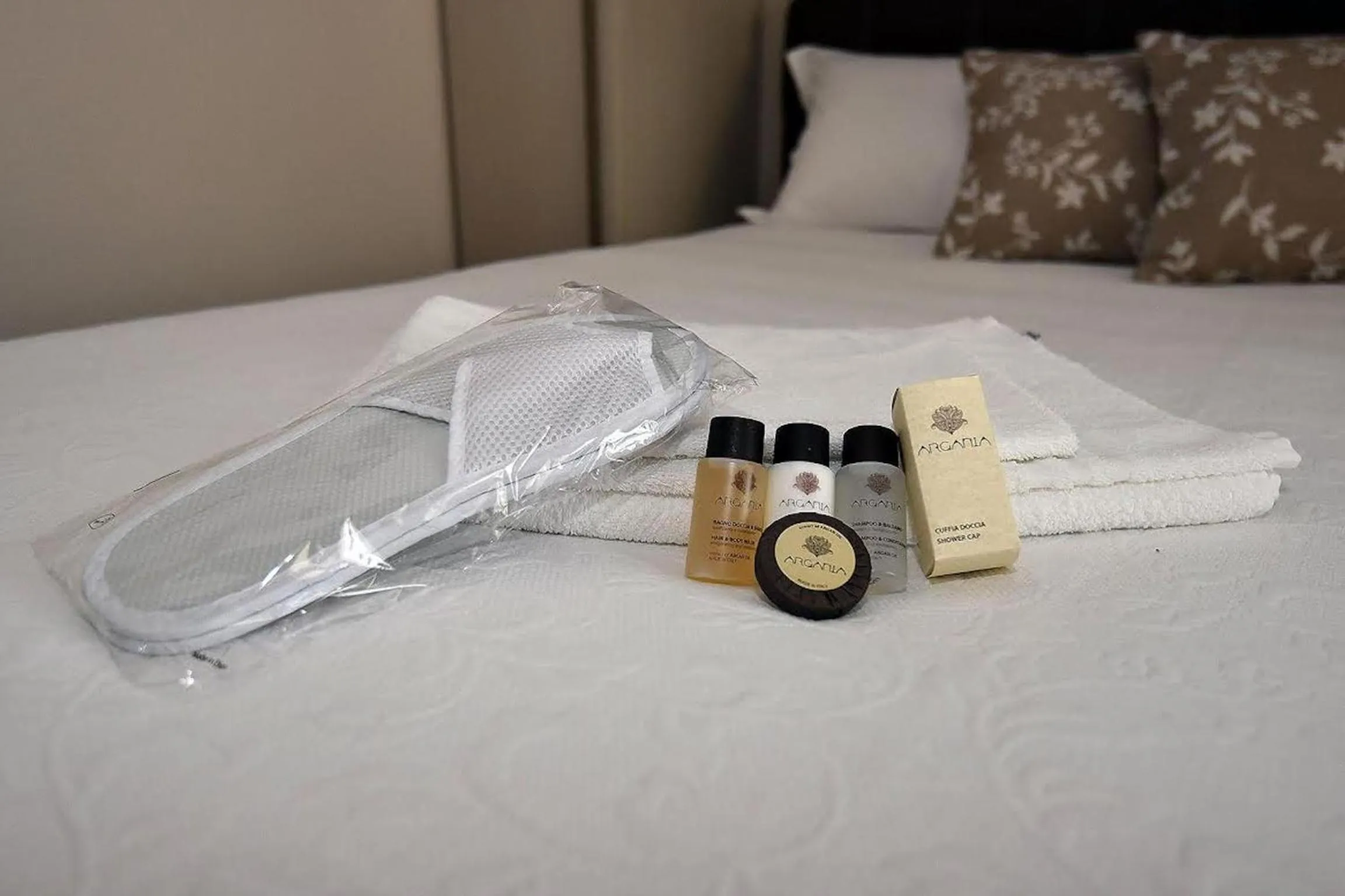 Shower, Bed in B&B Paradiso Relais