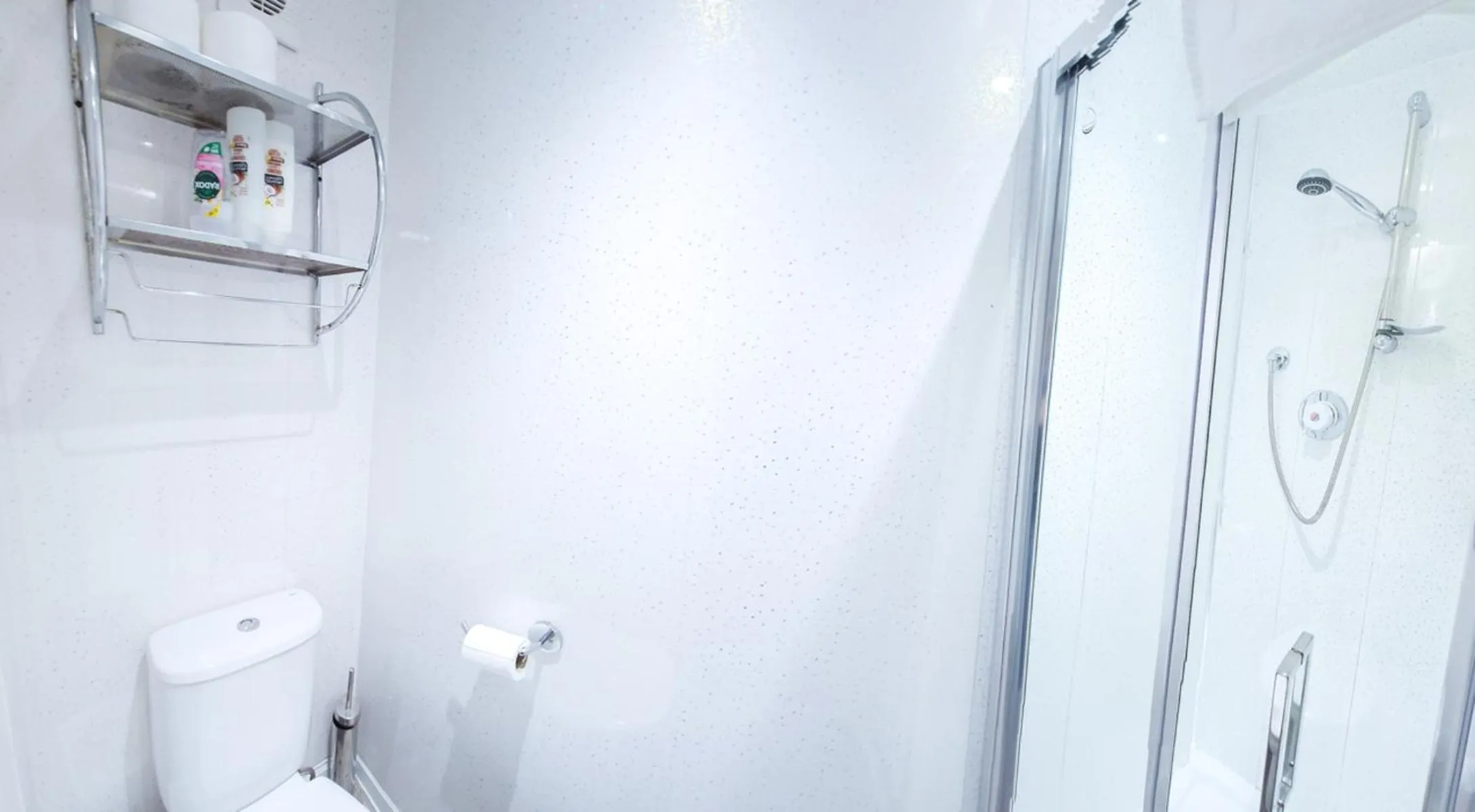 Bathroom in mySTAYINN Kinloch Lodge