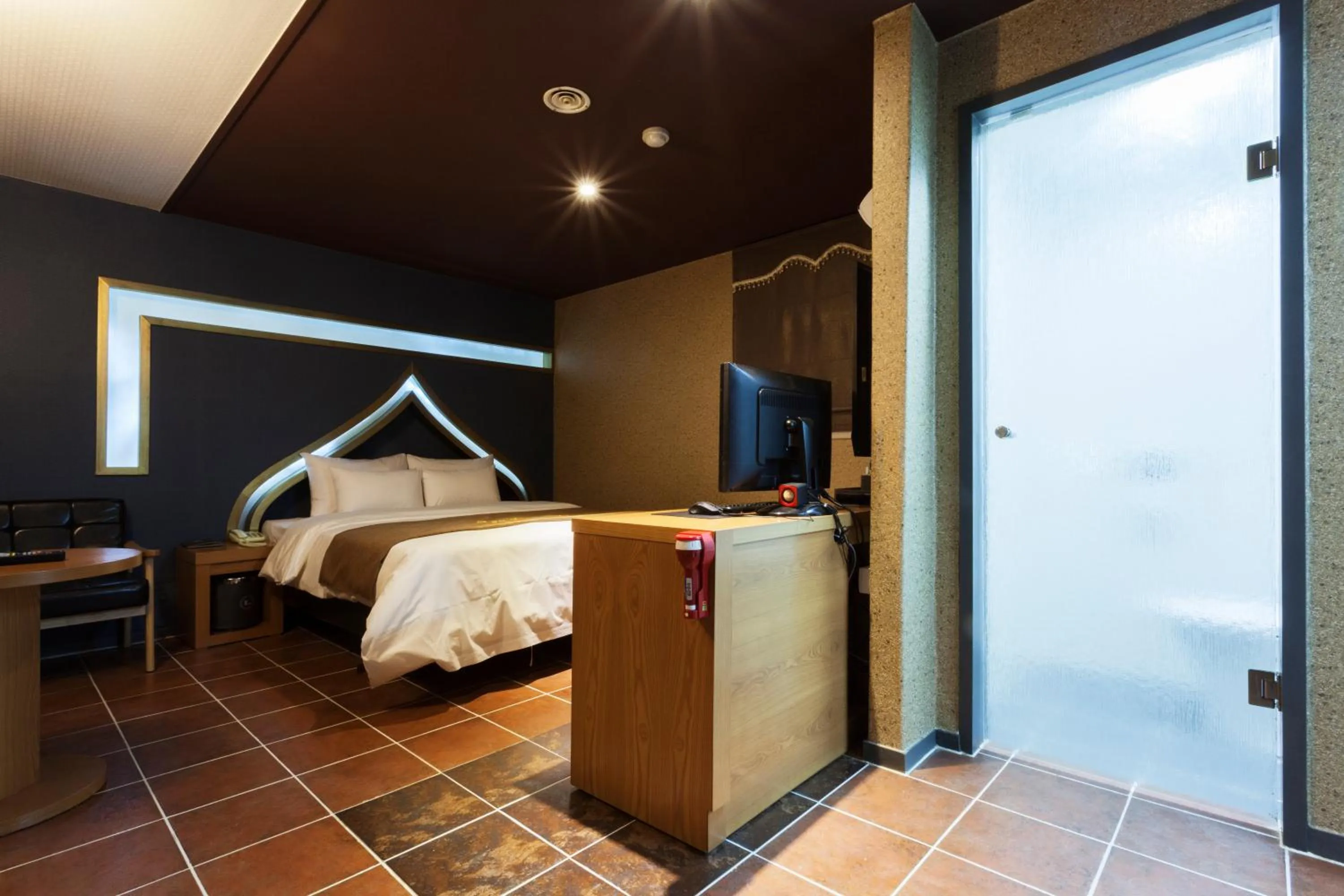 TV and multimedia, Bed in Hotel Leaders