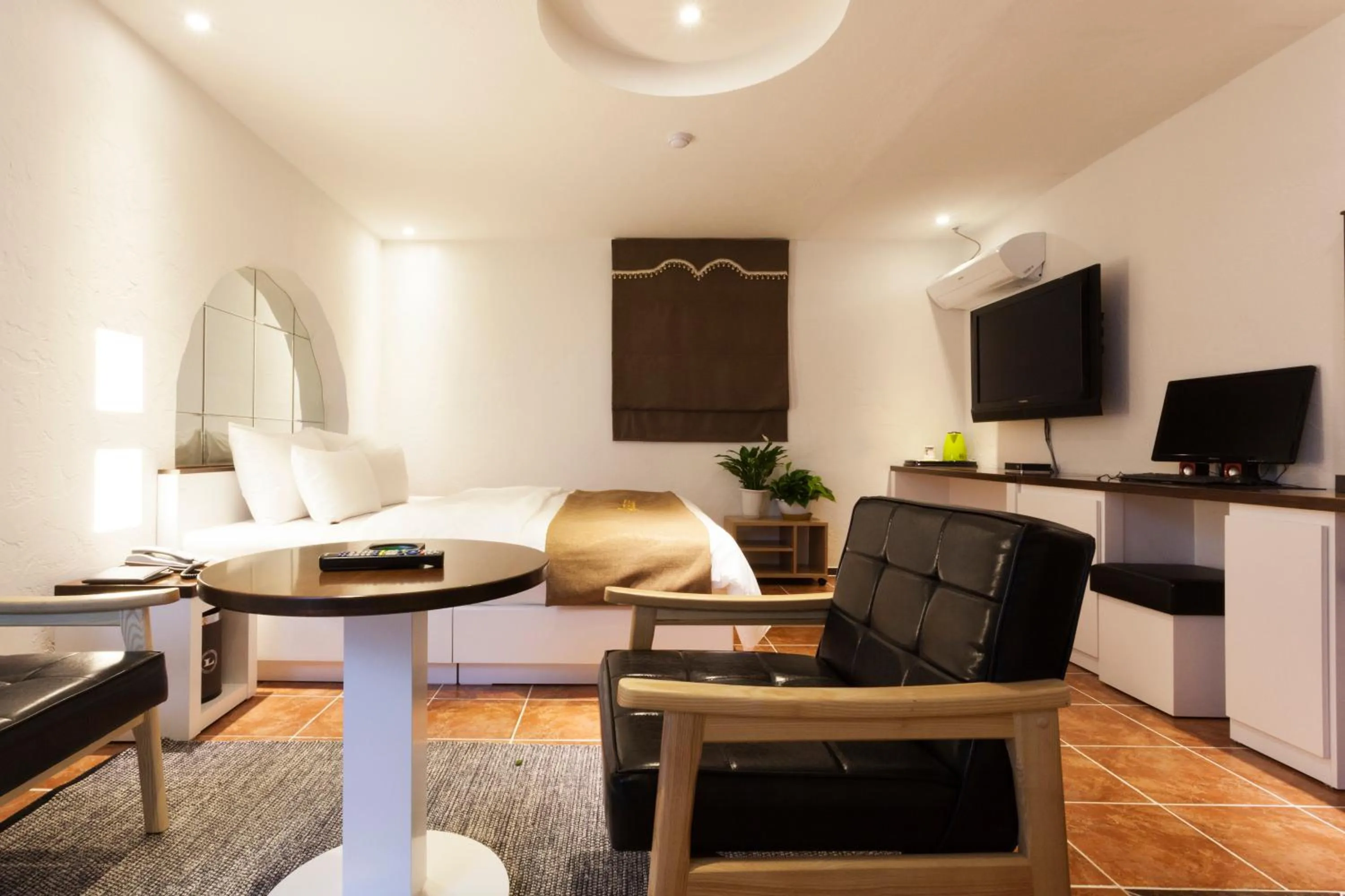 TV and multimedia in Hotel Leaders