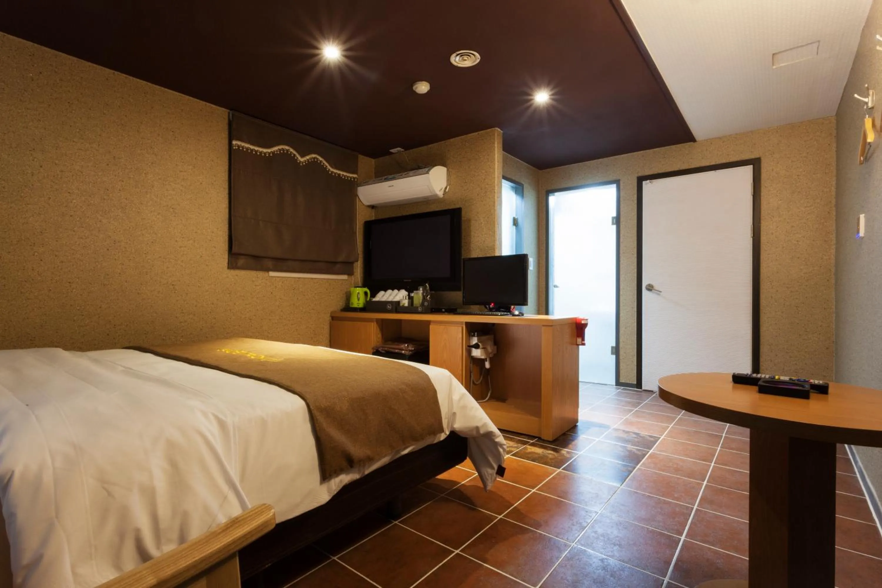 TV and multimedia, Bed in Hotel Leaders