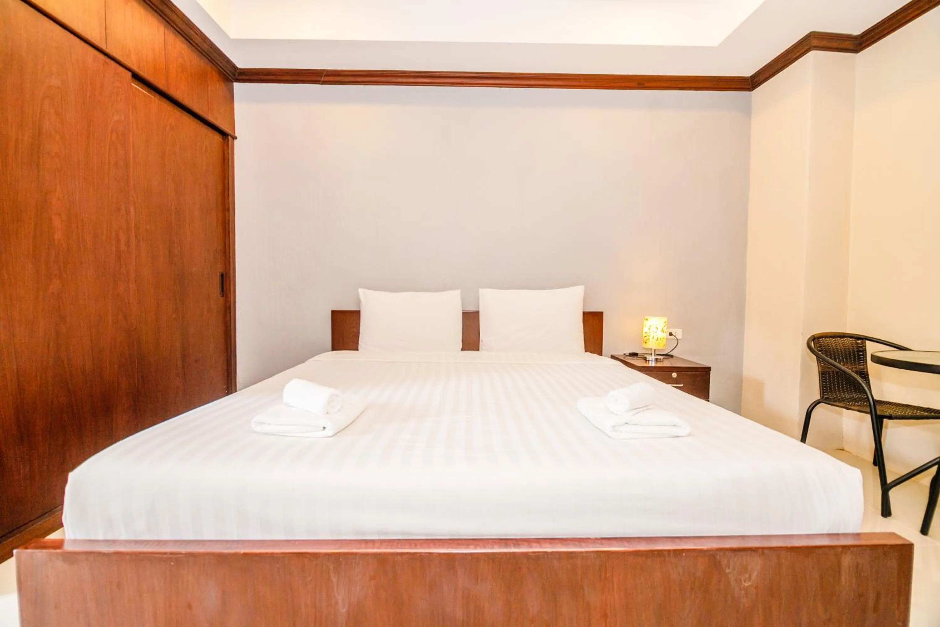 Bedroom, Bed in The Glasshouse place