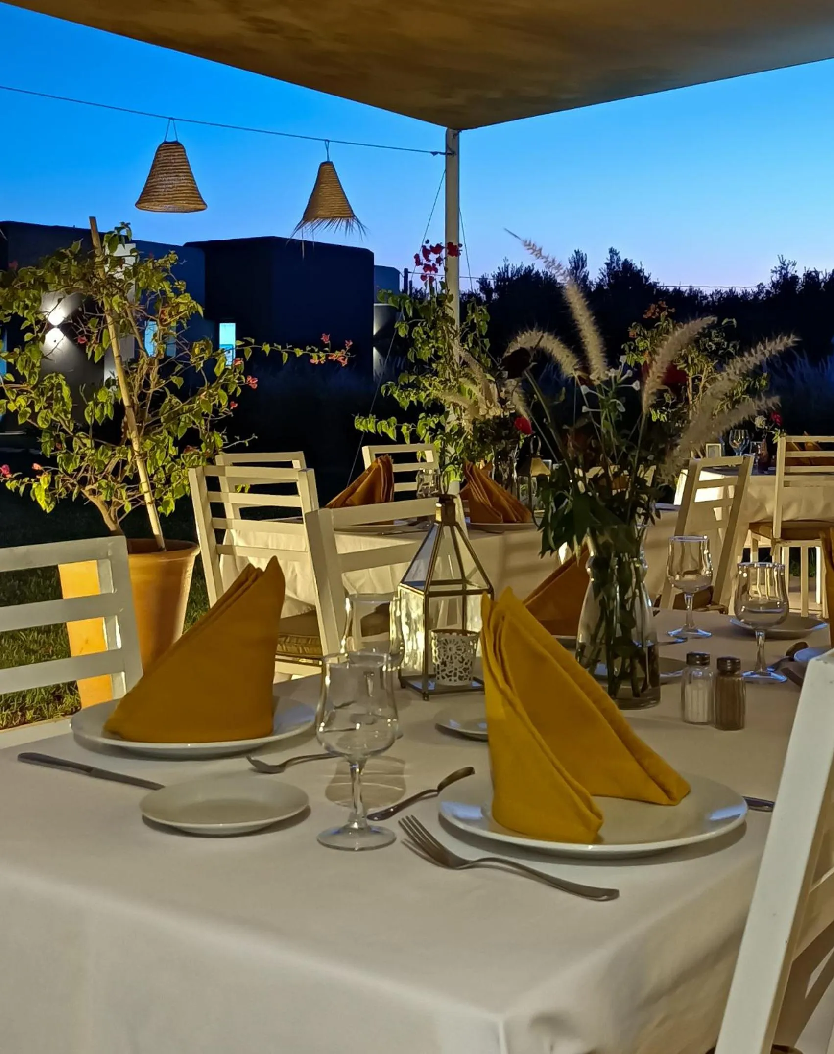 Restaurant/places to eat in Villa Jardins D'Isa