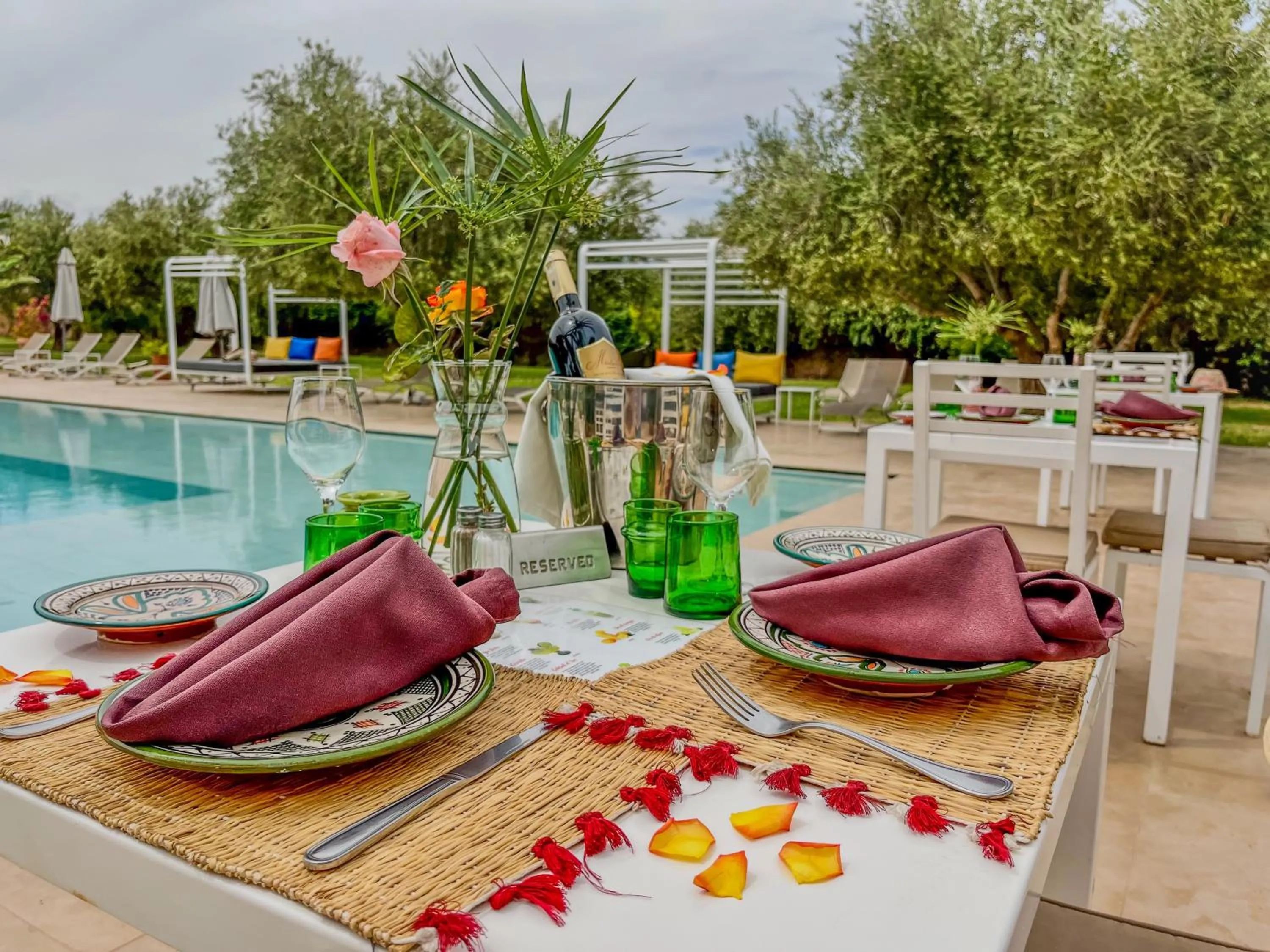 Restaurant/places to eat in Villa Jardins D'Isa