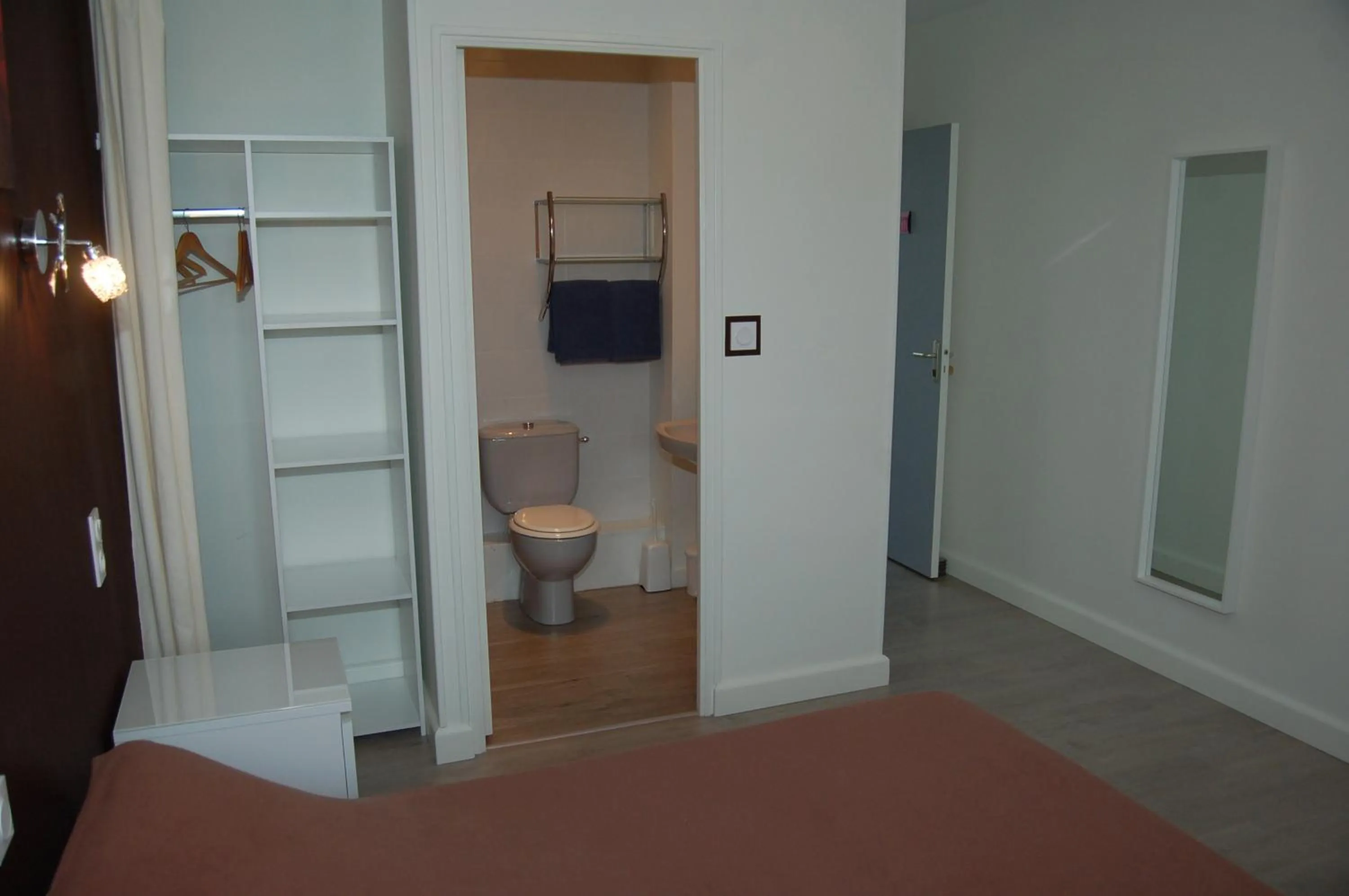 Bathroom in Le Relais des Primeurs LOGIS HOTEL