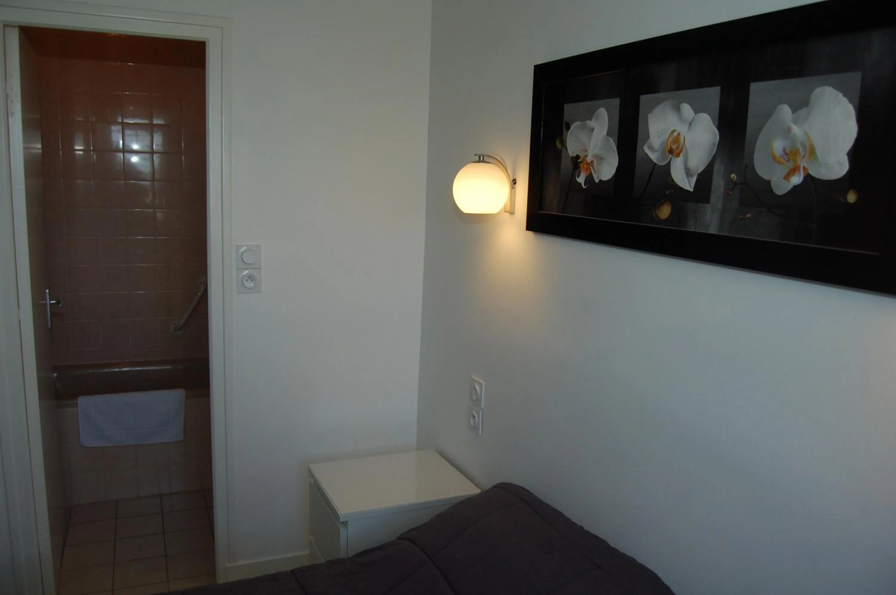 Bedroom in Le Relais des Primeurs LOGIS HOTEL