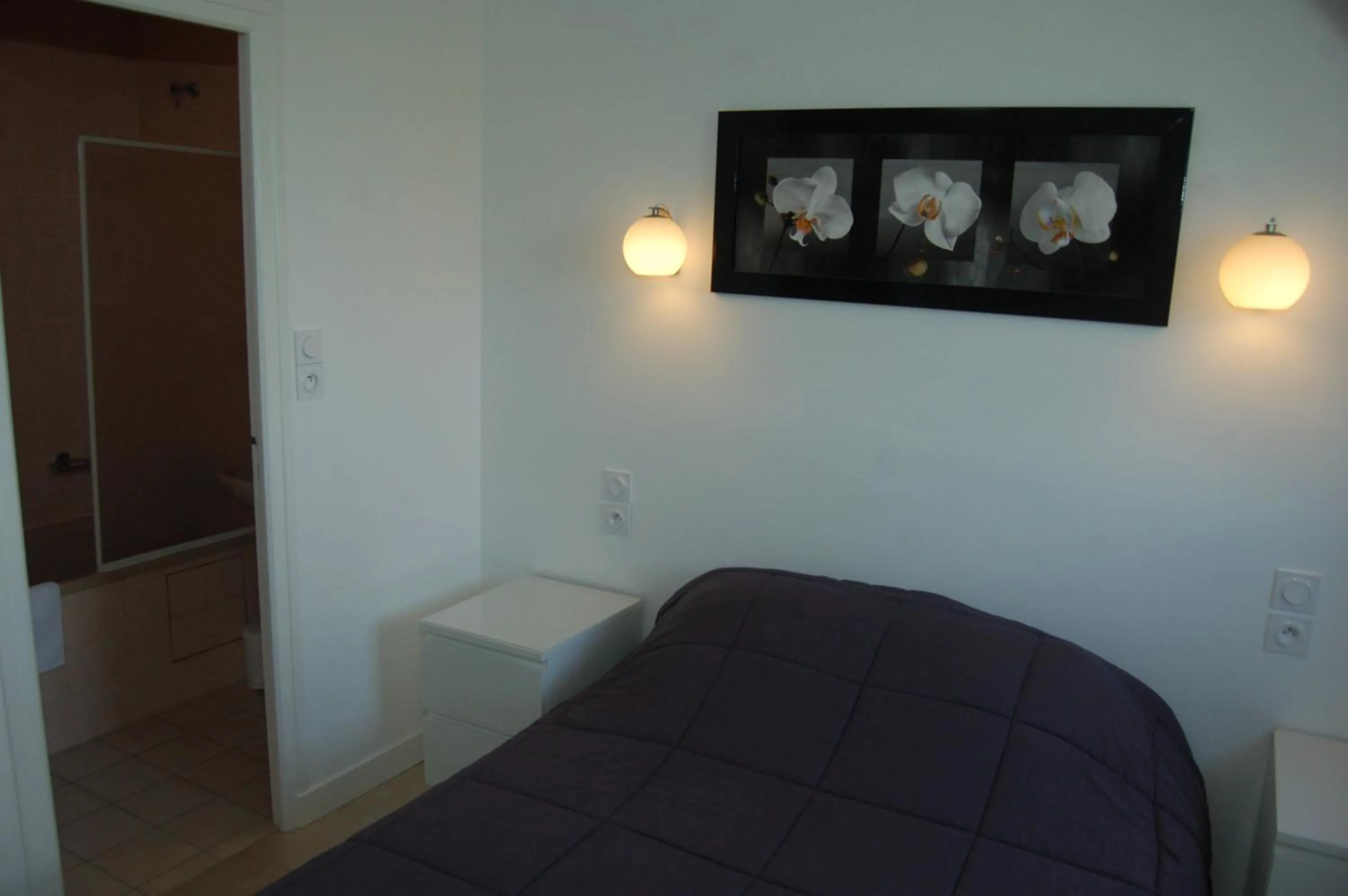 Bedroom, Bed in Le Relais des Primeurs LOGIS HOTEL