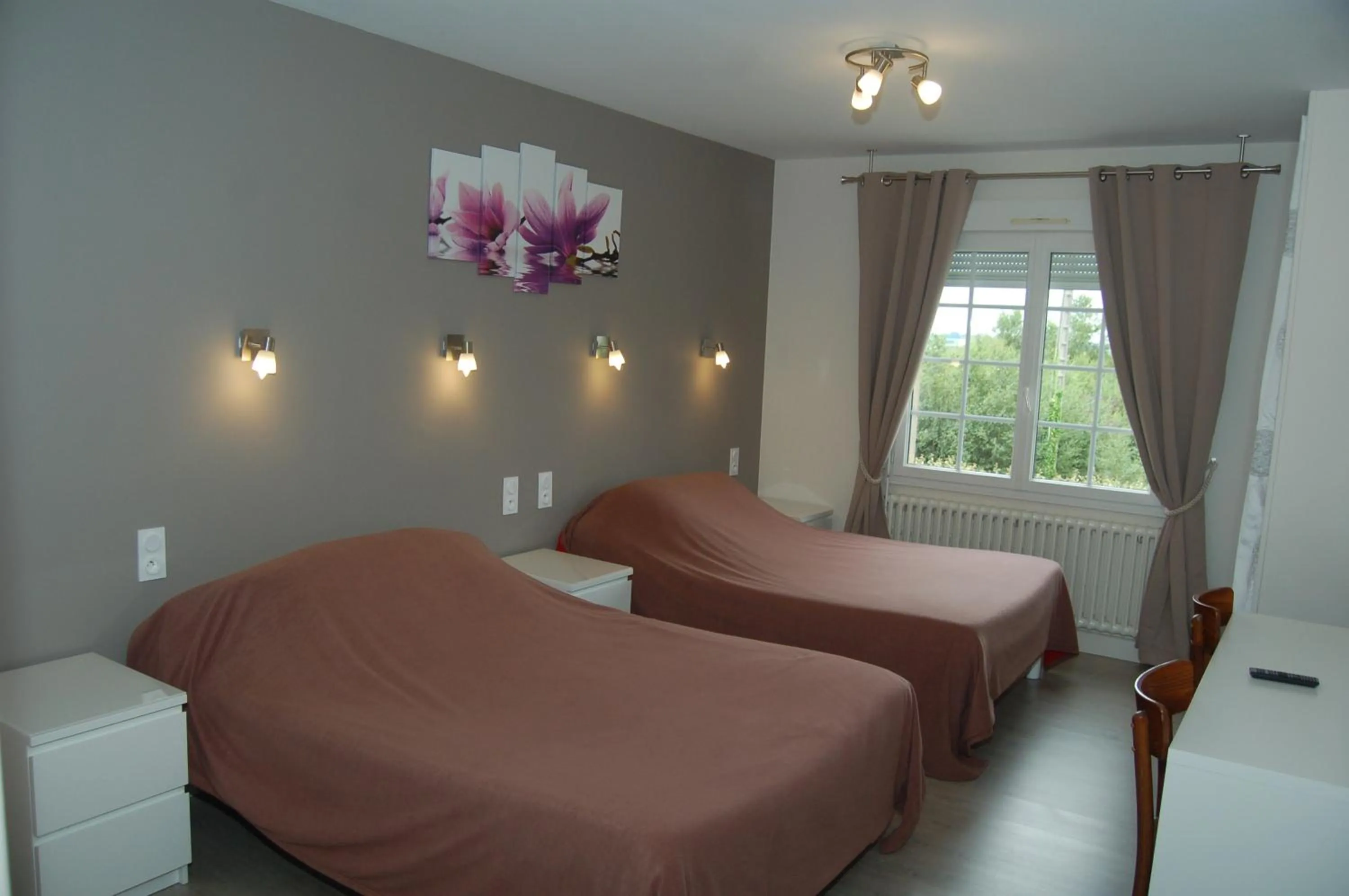 Bedroom, Bed in Le Relais des Primeurs LOGIS HOTEL