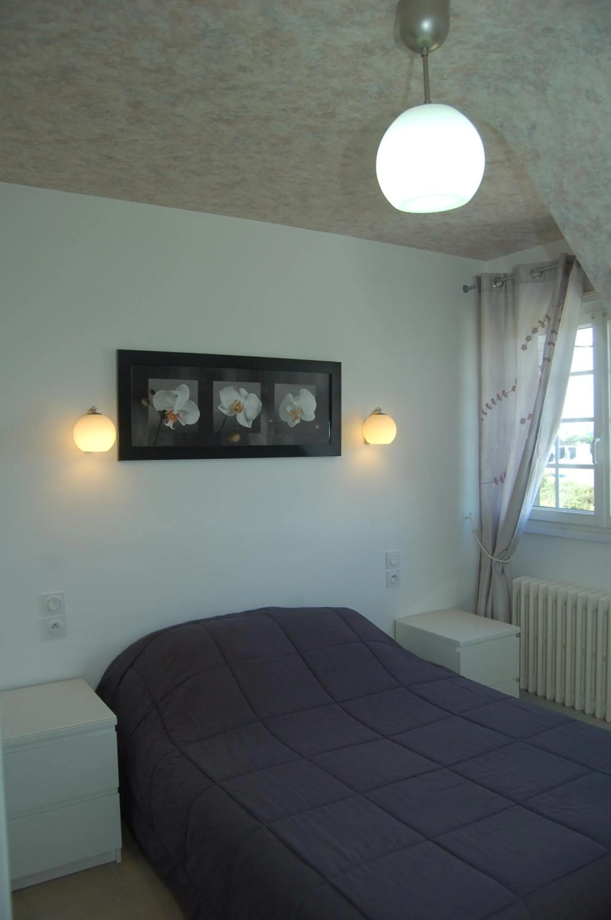 Bed in Le Relais des Primeurs LOGIS HOTEL