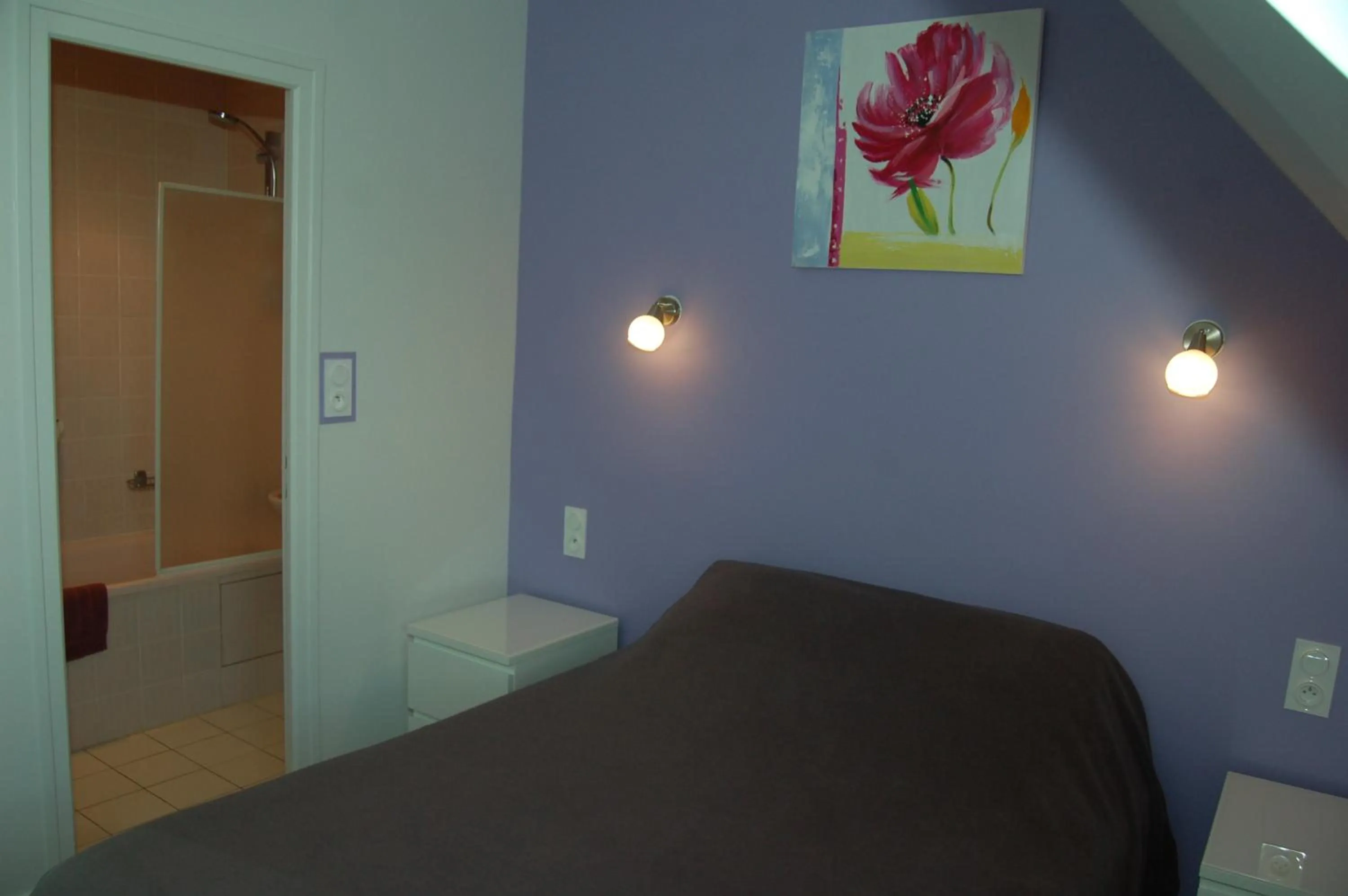 Bedroom, Bed in Le Relais des Primeurs LOGIS HOTEL