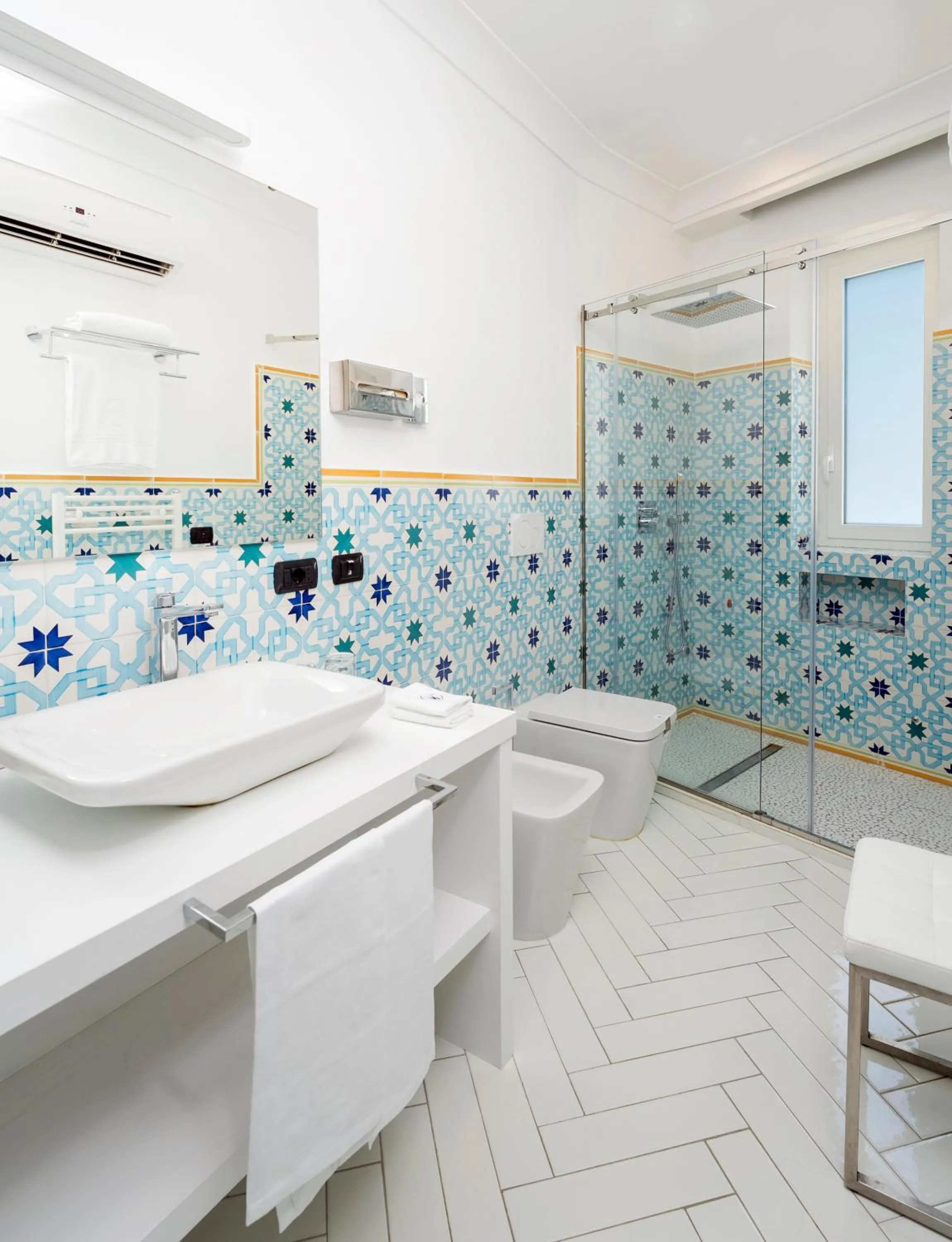 Shower in Hotel Le Agavi