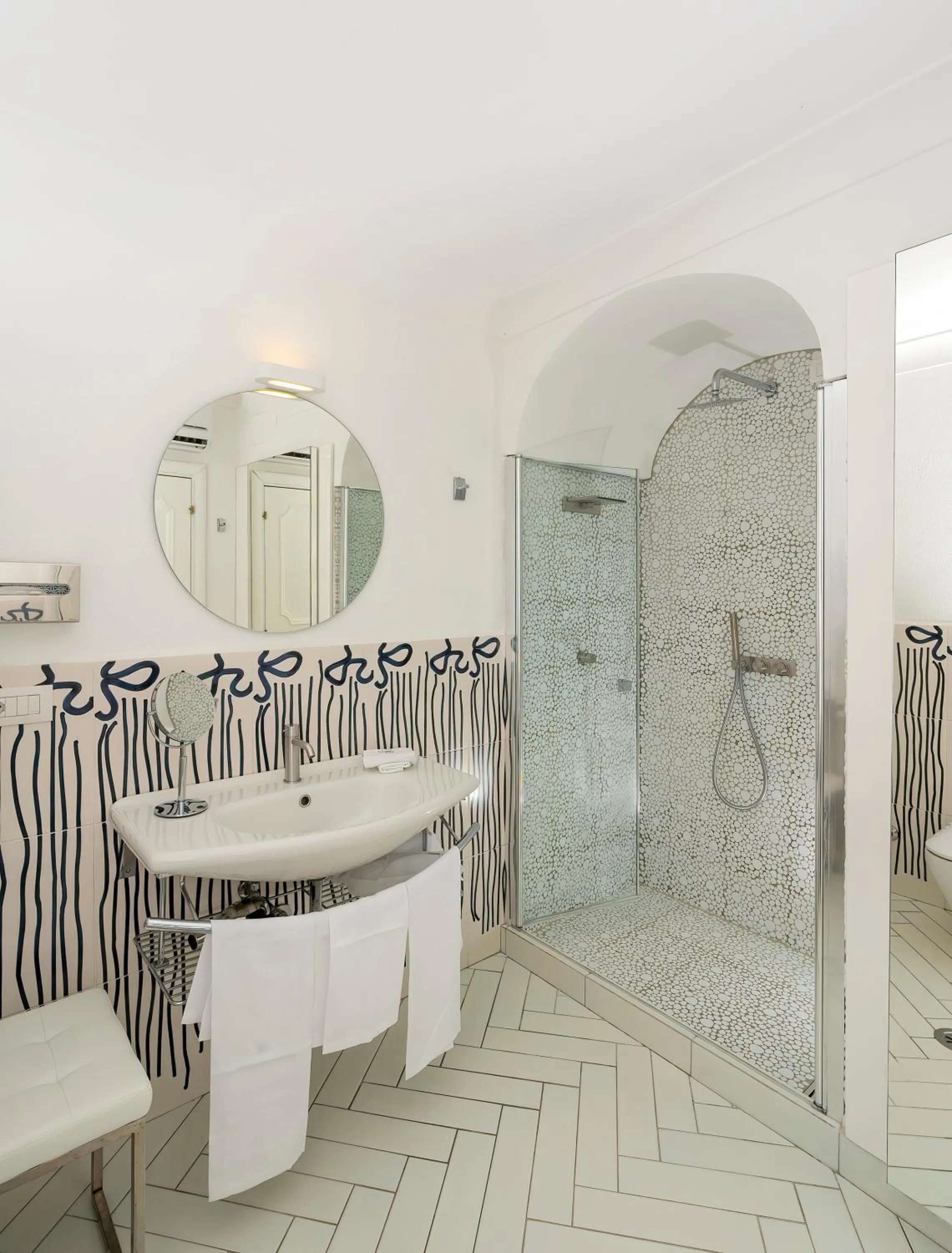 Shower in Hotel Le Agavi