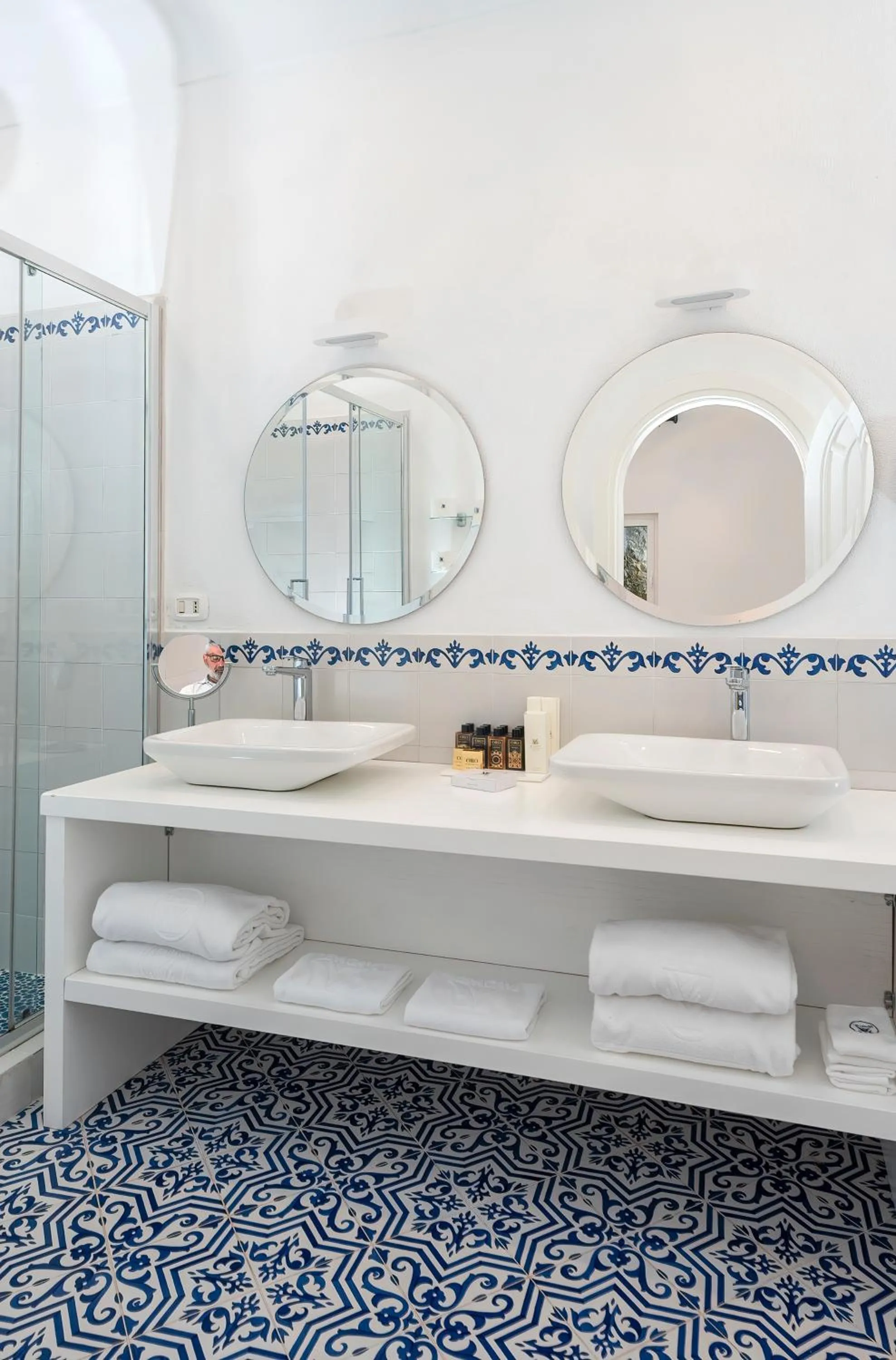 Shower in Hotel Le Agavi