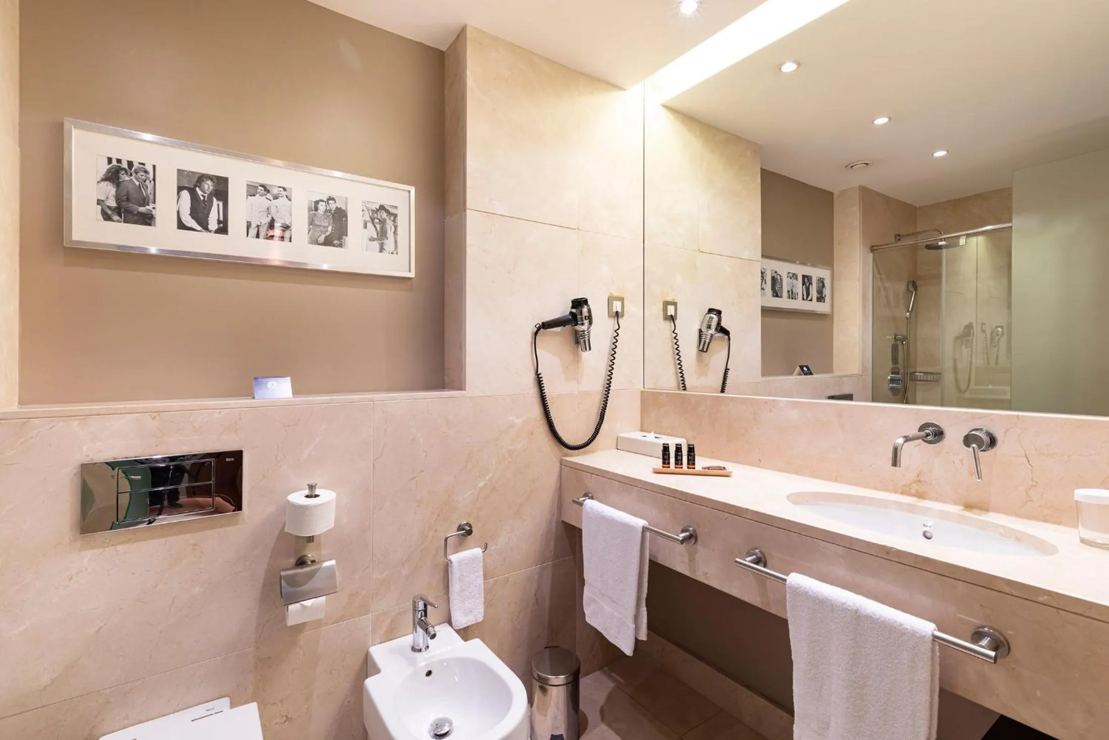 Bathroom in Hotel Zinema7