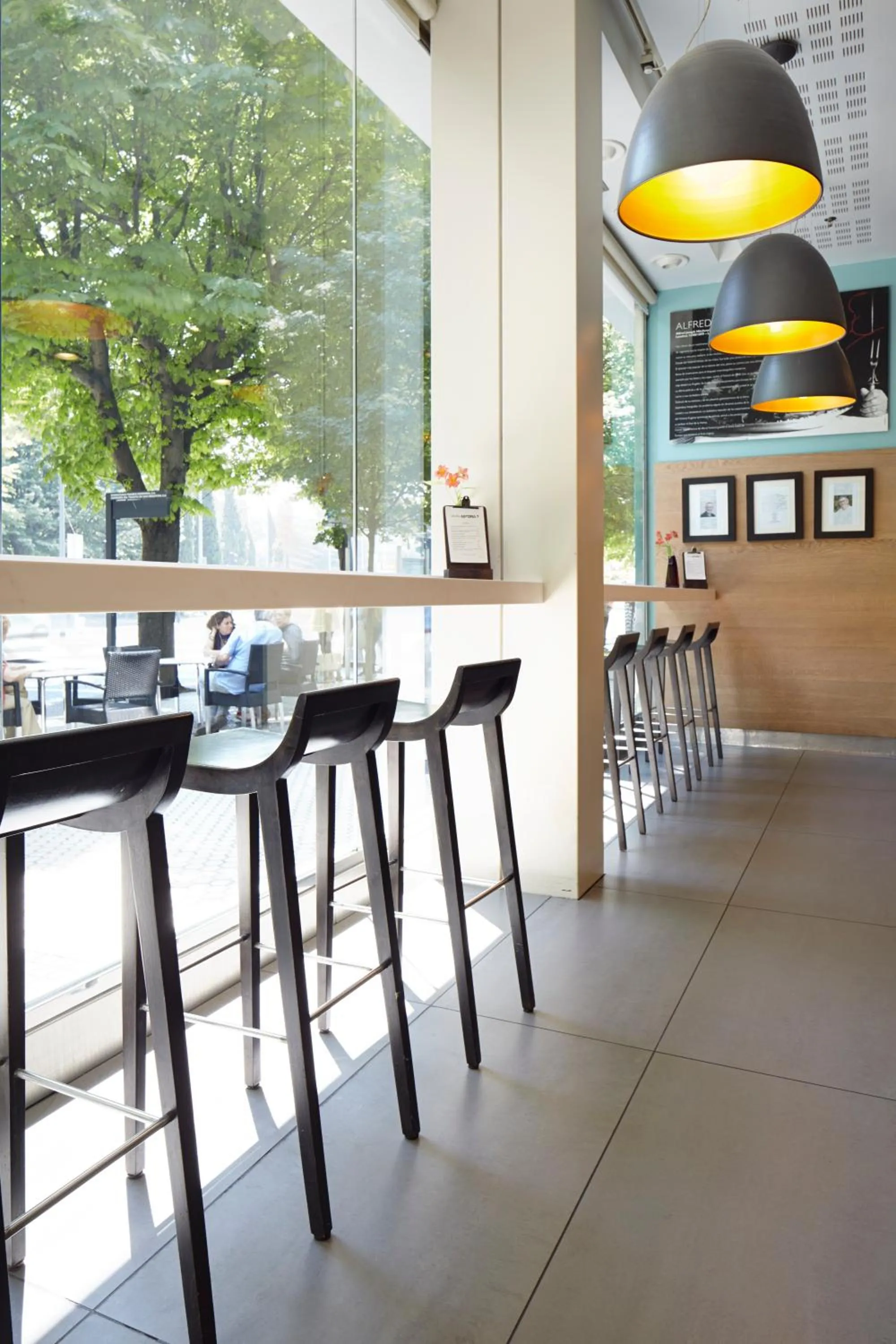 Restaurant/places to eat in Hotel Zinema7