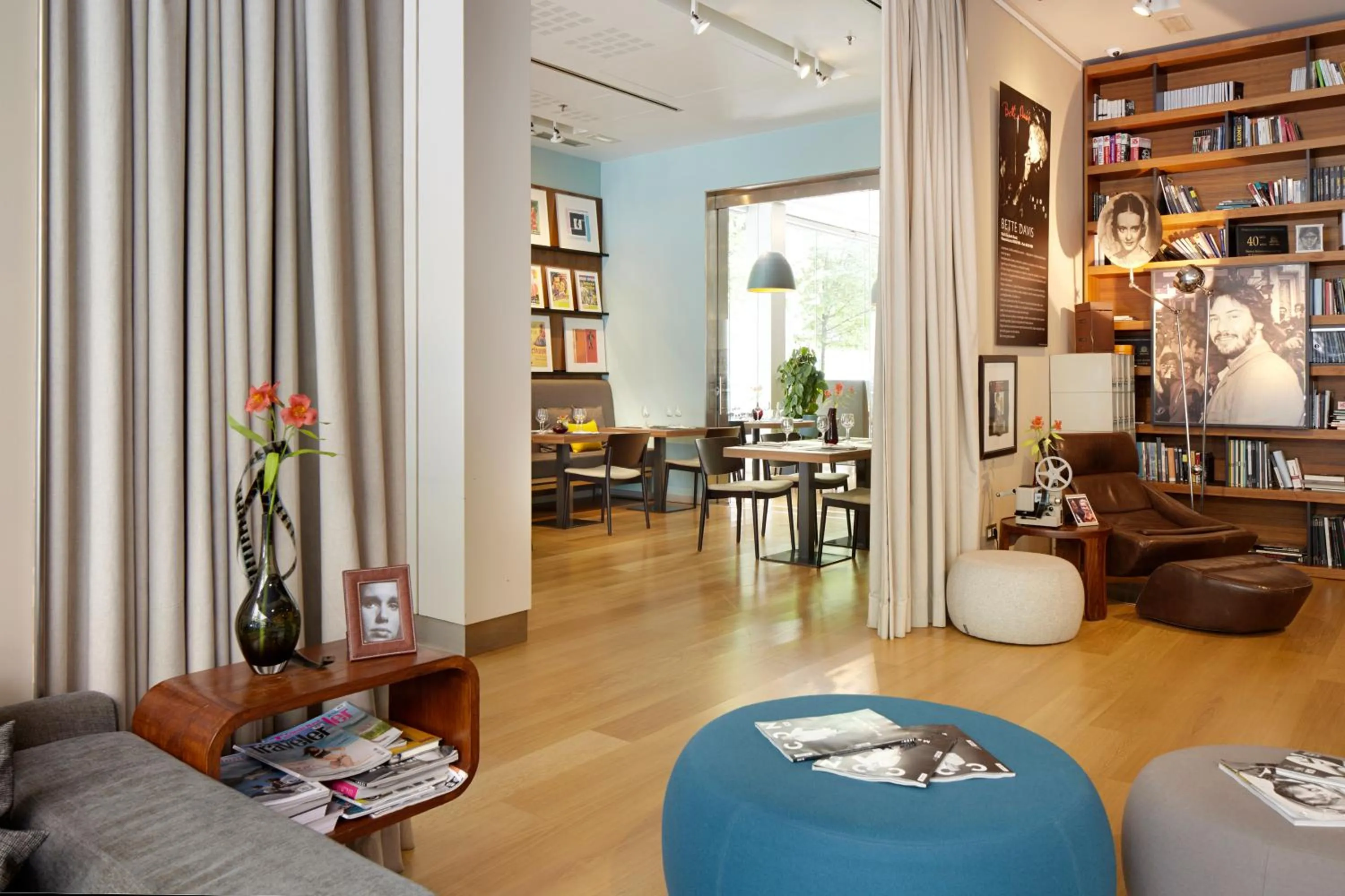 Restaurant/places to eat in Hotel Zinema7