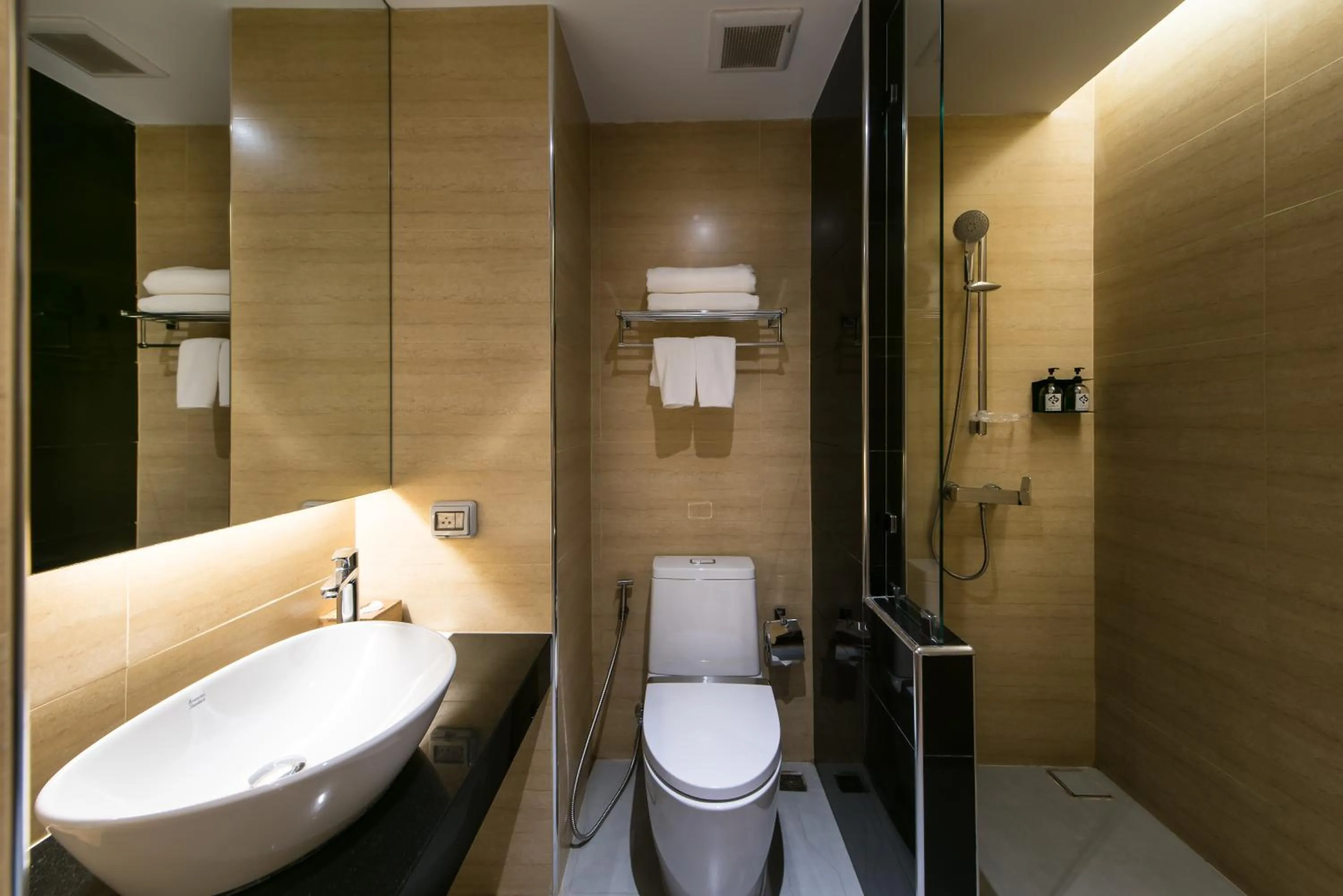 Shower in Nadee 10 Resort & Hotel