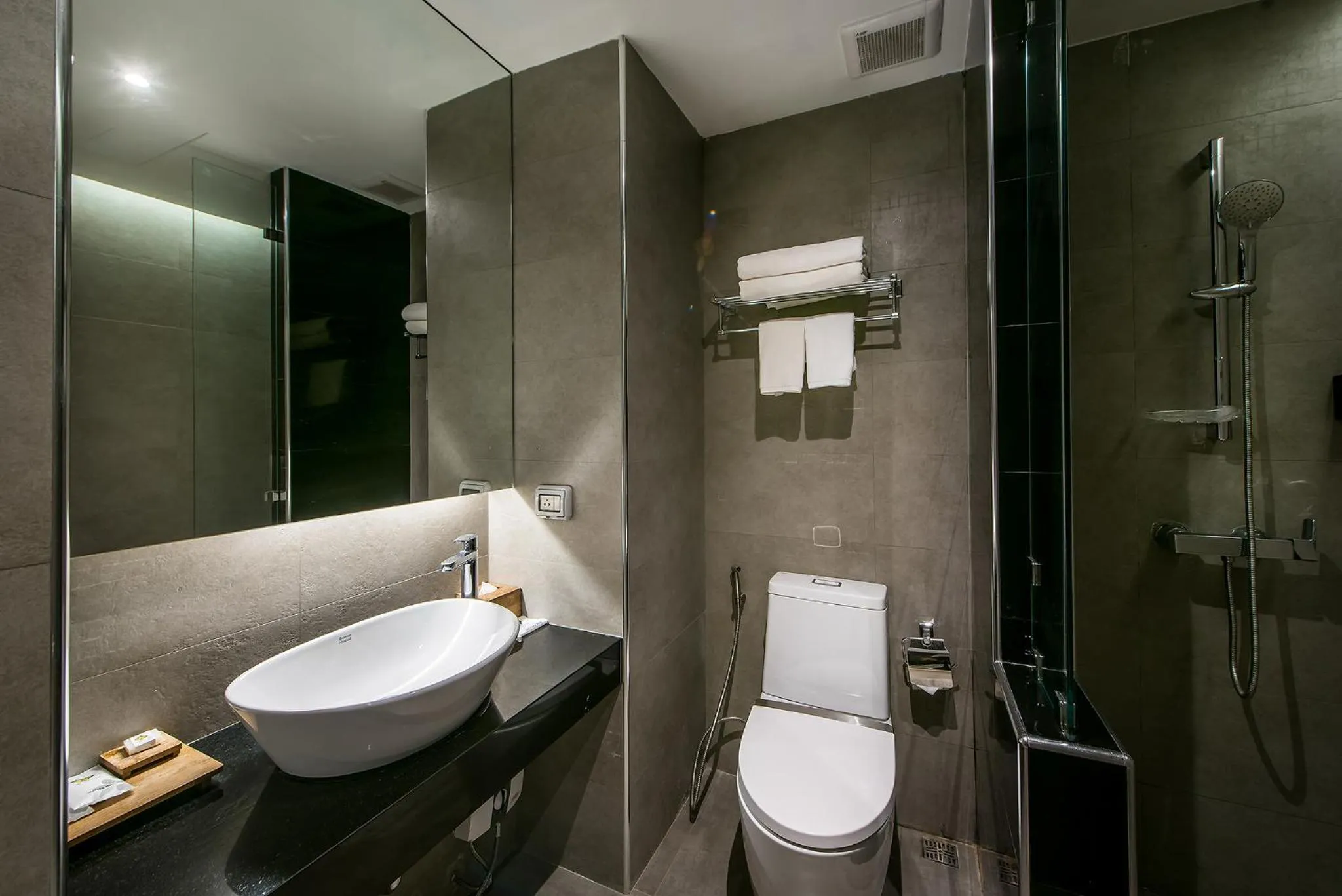 Shower in Nadee 10 Resort & Hotel