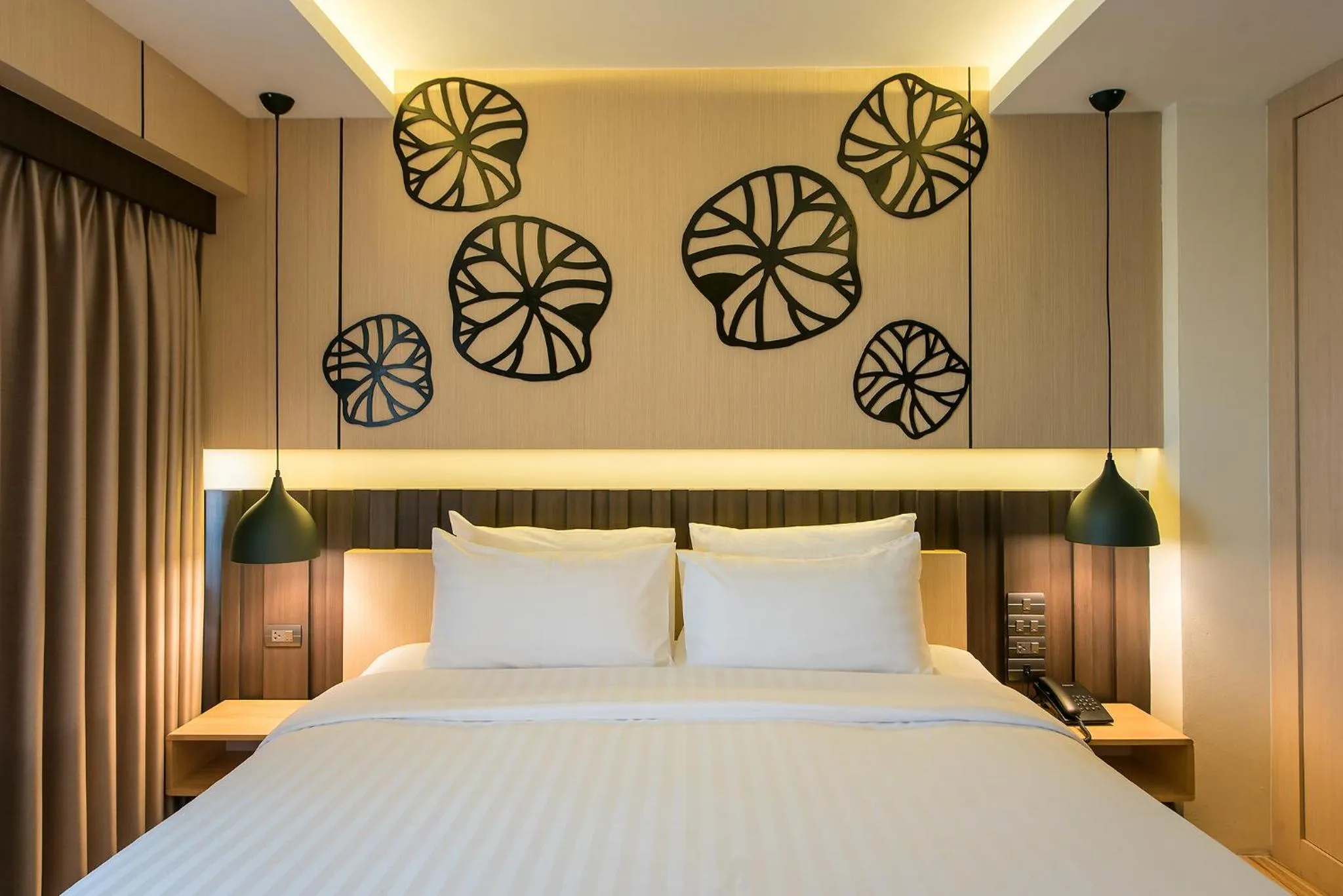 Bed in Nadee 10 Resort & Hotel