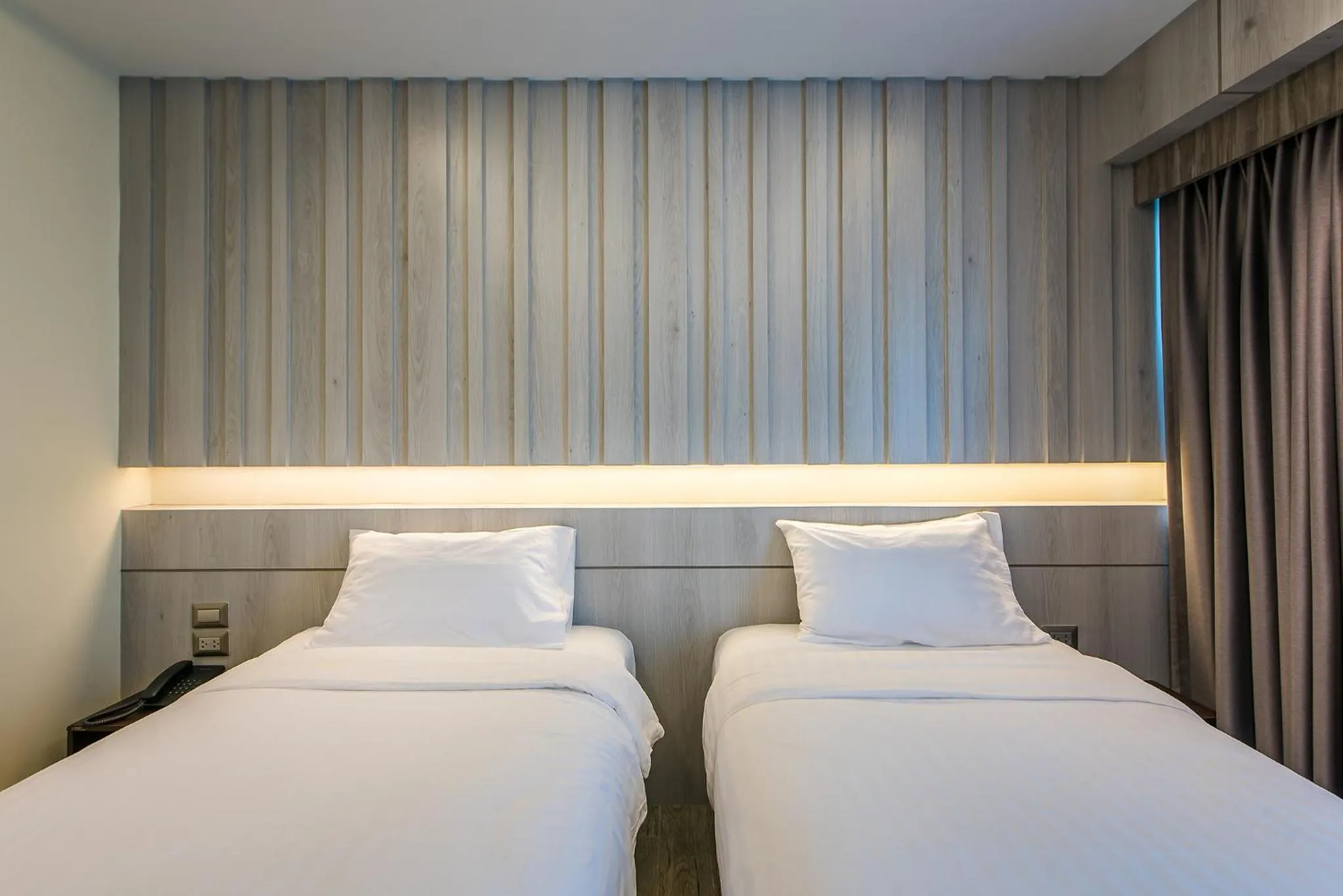 Bed in Nadee 10 Resort & Hotel