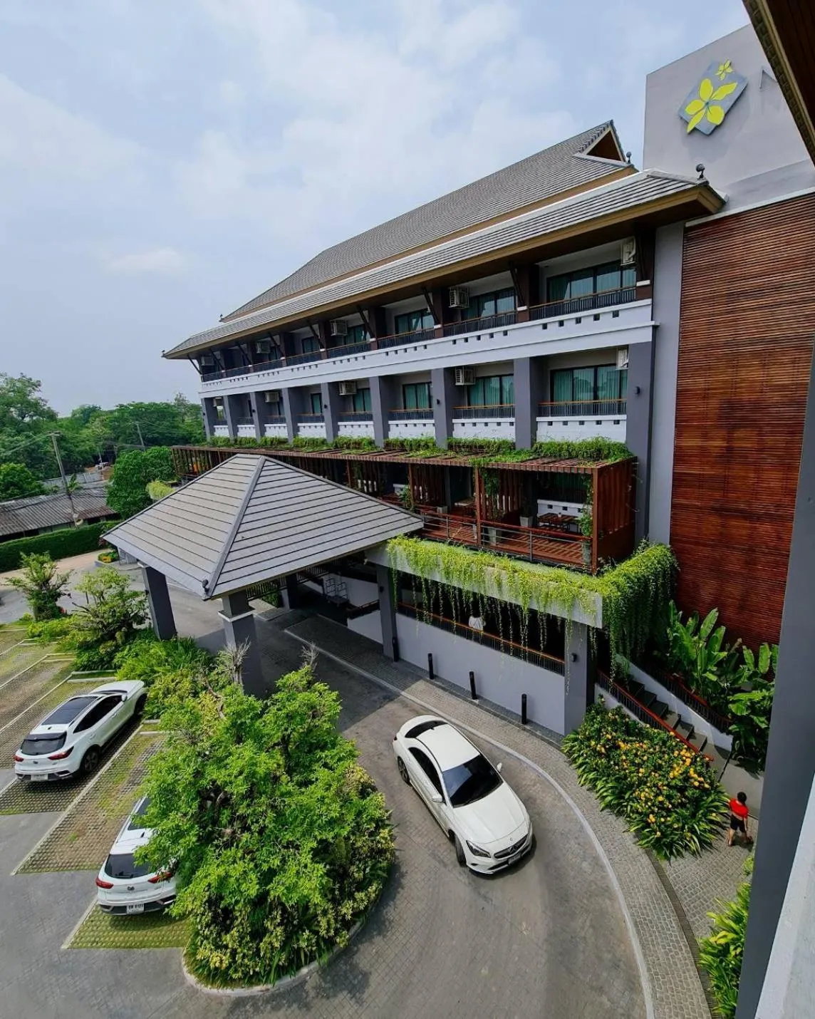 Property building in Nadee 10 Resort & Hotel