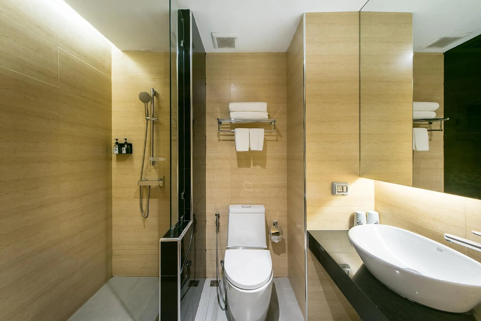 Shower in Nadee 10 Resort & Hotel