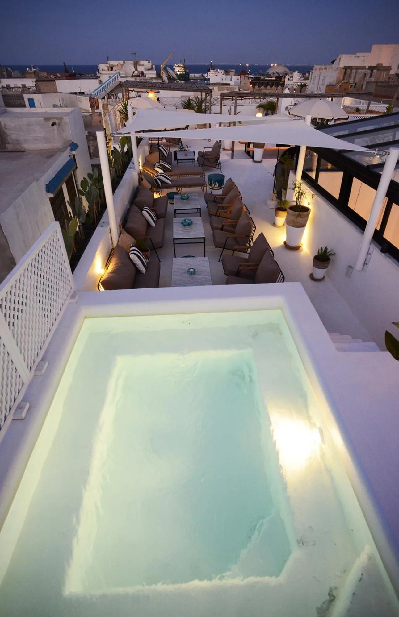 Property building in Dar Antonia