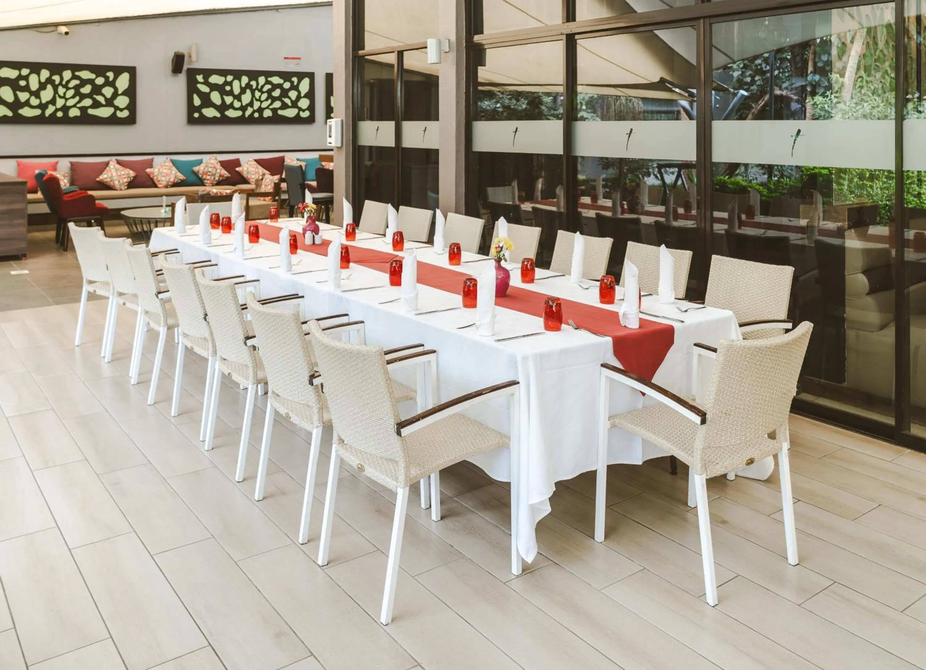 Restaurant/places to eat in Tamarind Tree Hotel