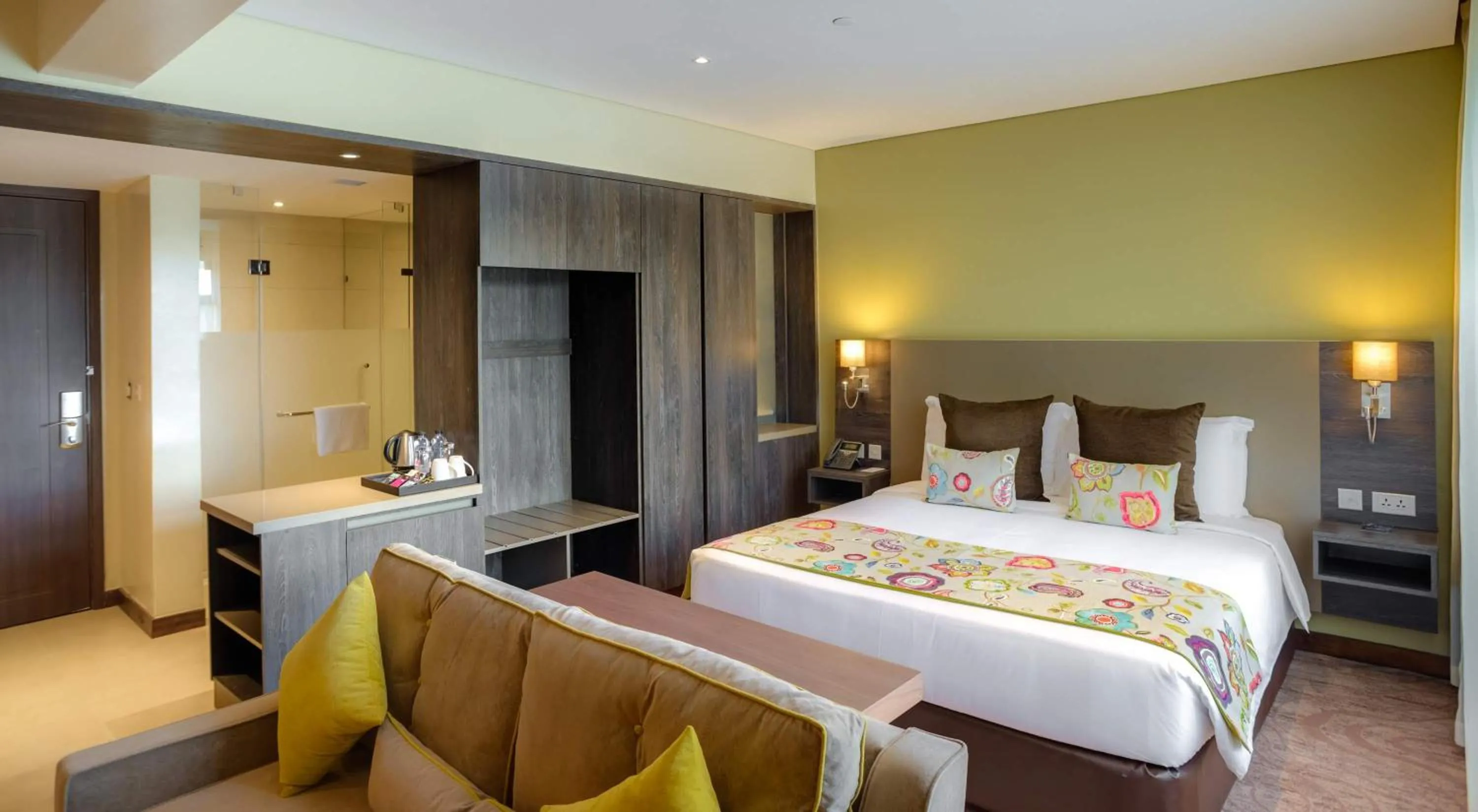 Toilet, Bed in Tamarind Tree Hotel