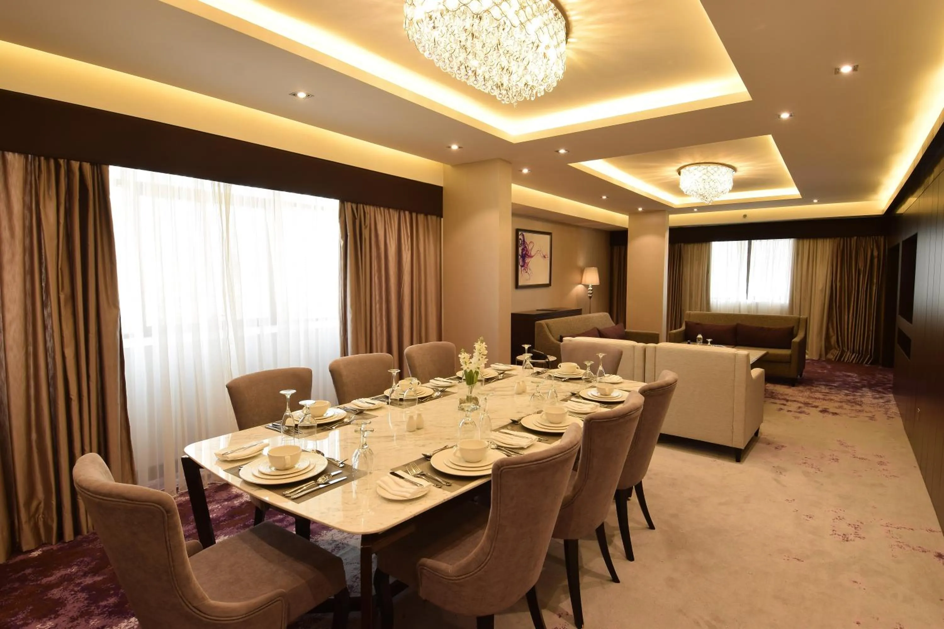 Dining area in Paradise Elite Hotel Al-Tahlia Jeddah