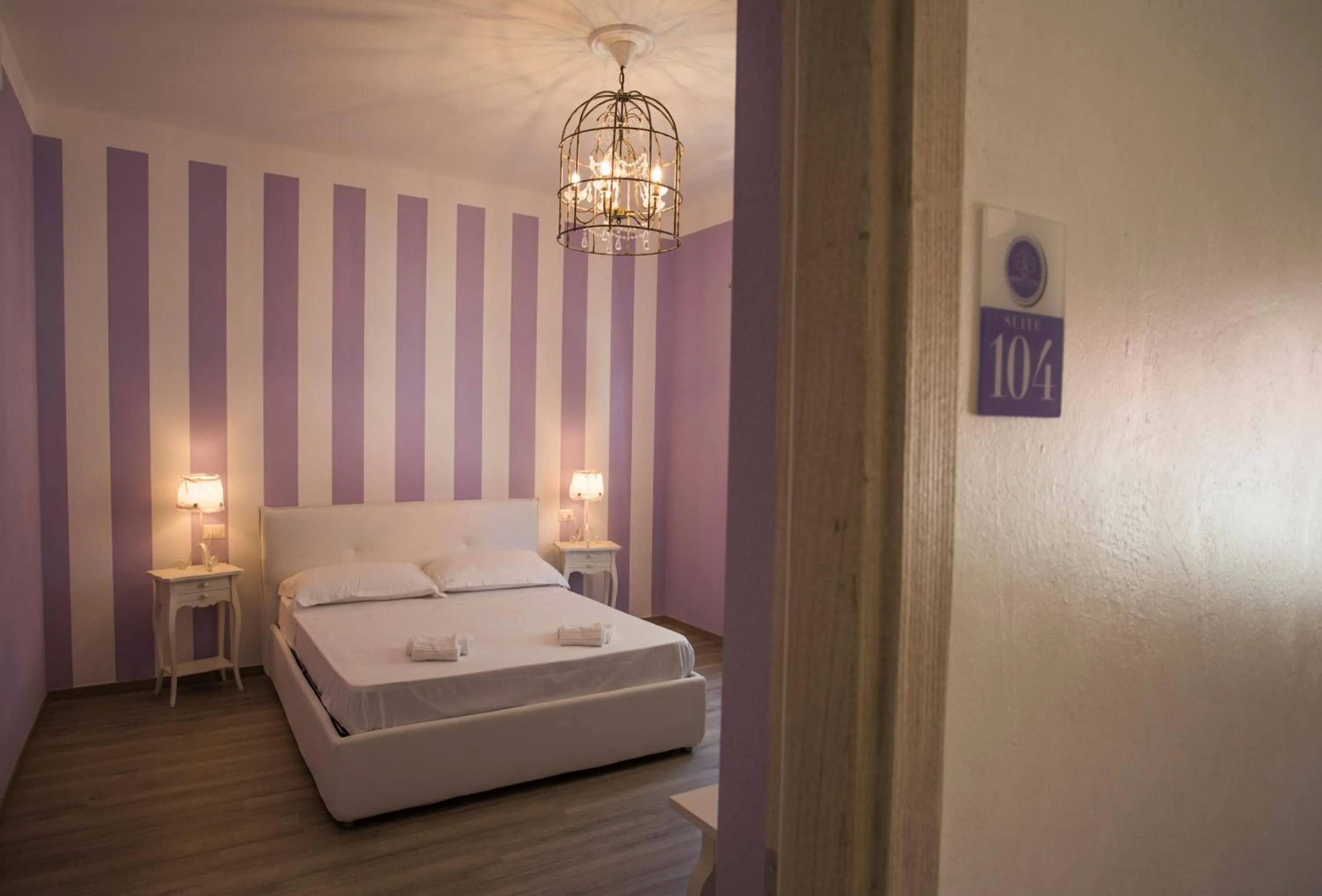 Decorative detail, Bed in Les Suites Magnolia