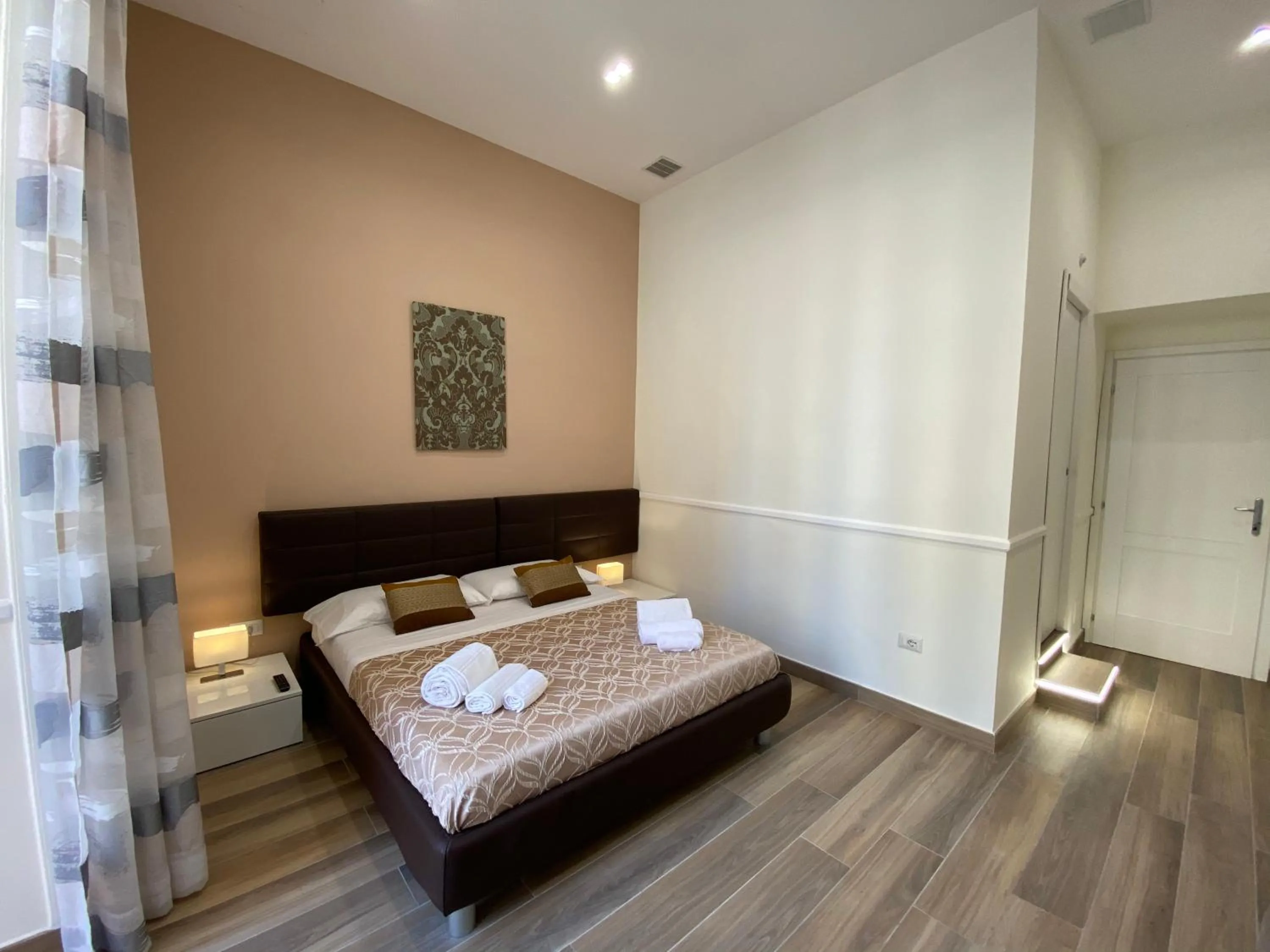 Bed in Sun Art Naples Rooms