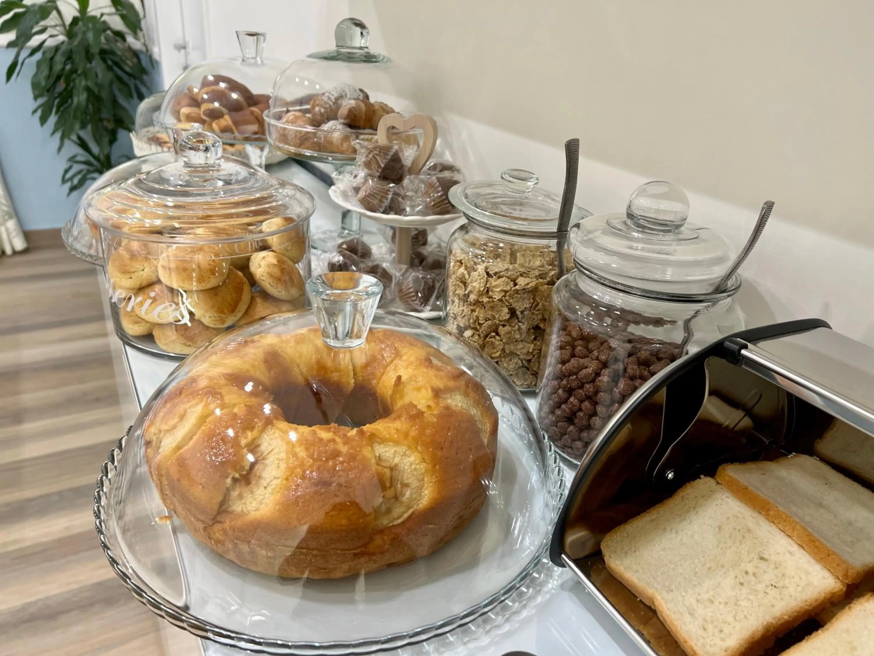 Breakfast in Sun Art Naples Rooms