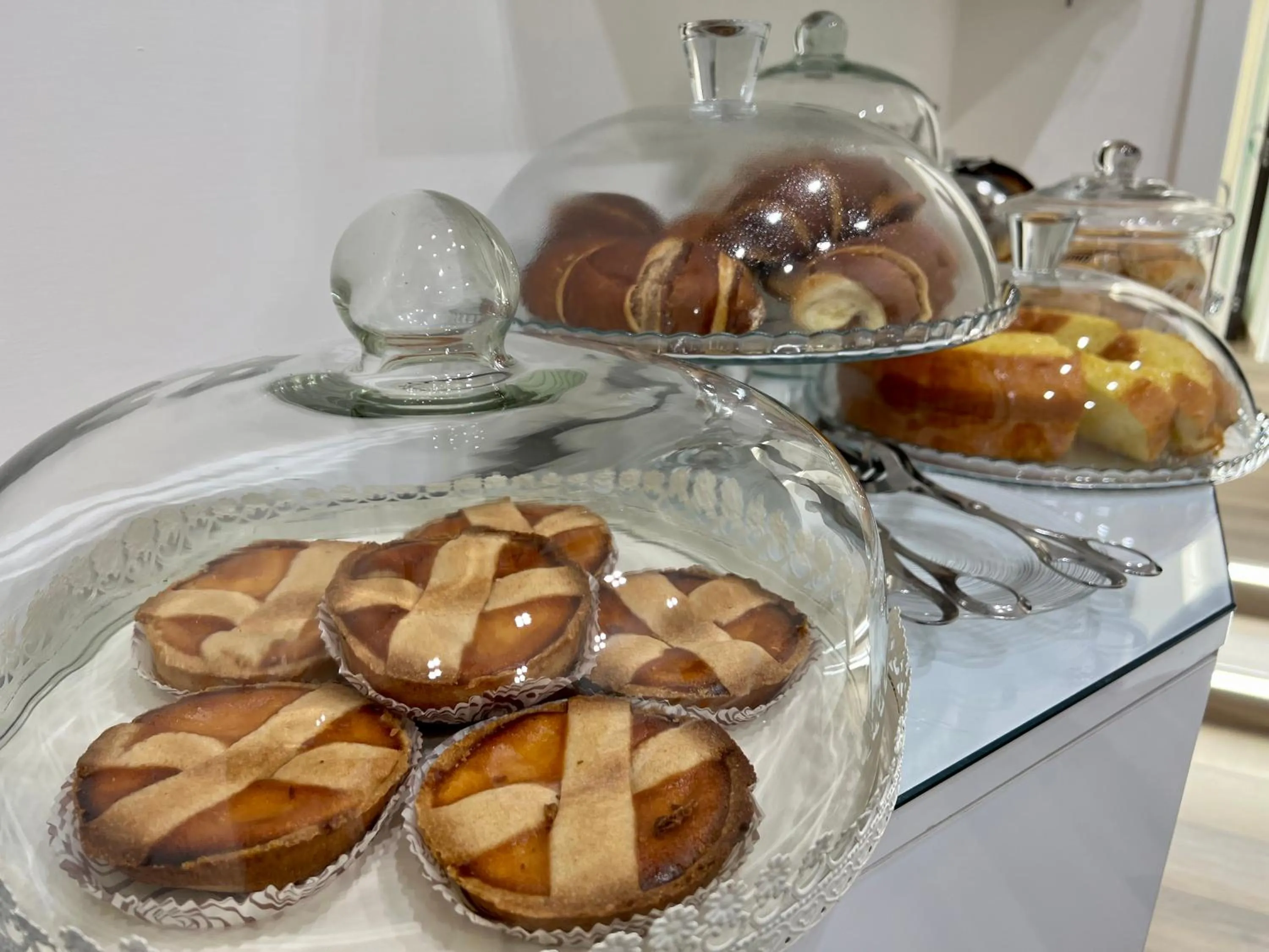 Food and drinks in Sun Art Naples Rooms