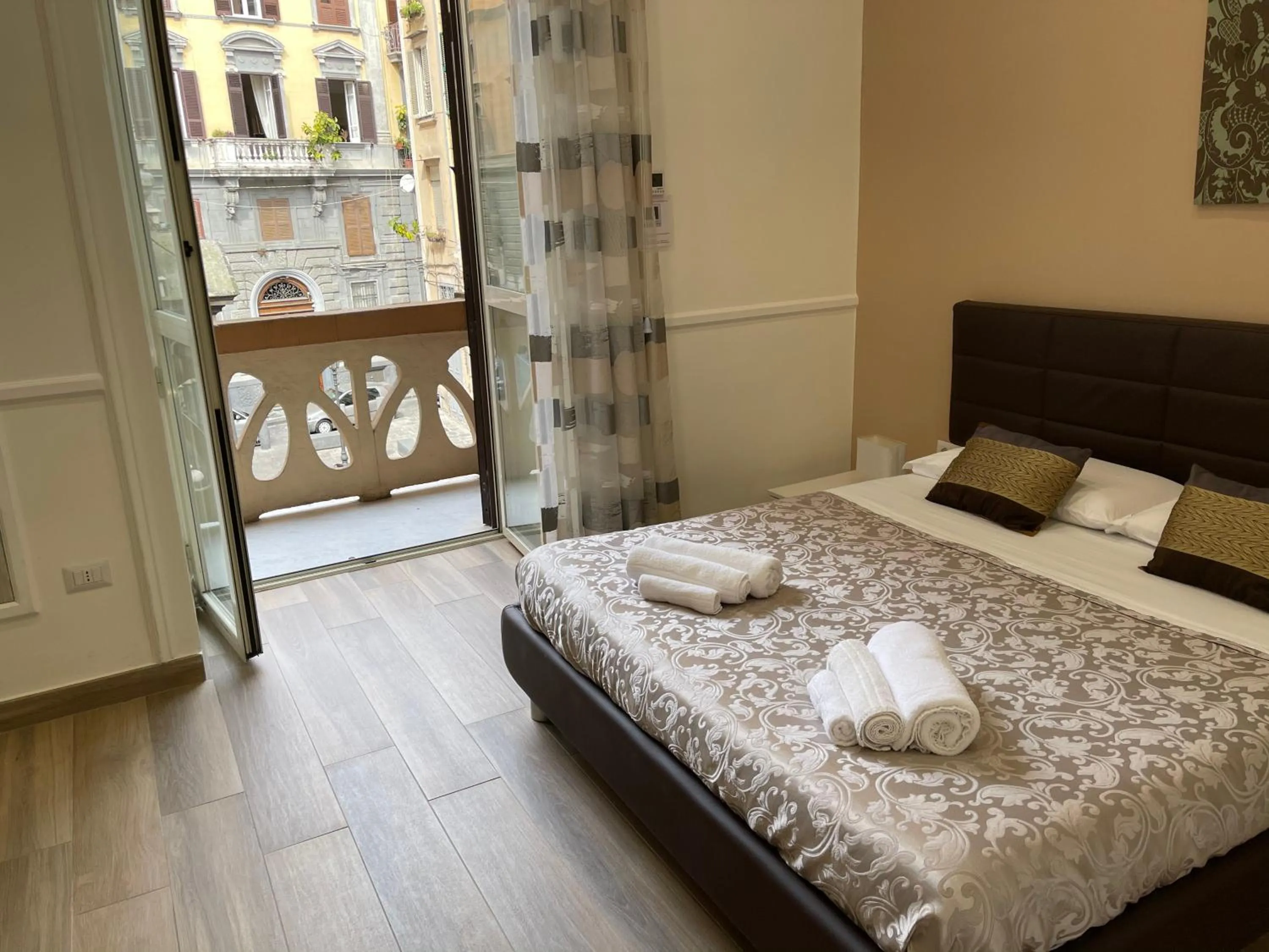 Bed in Sun Art Naples Rooms