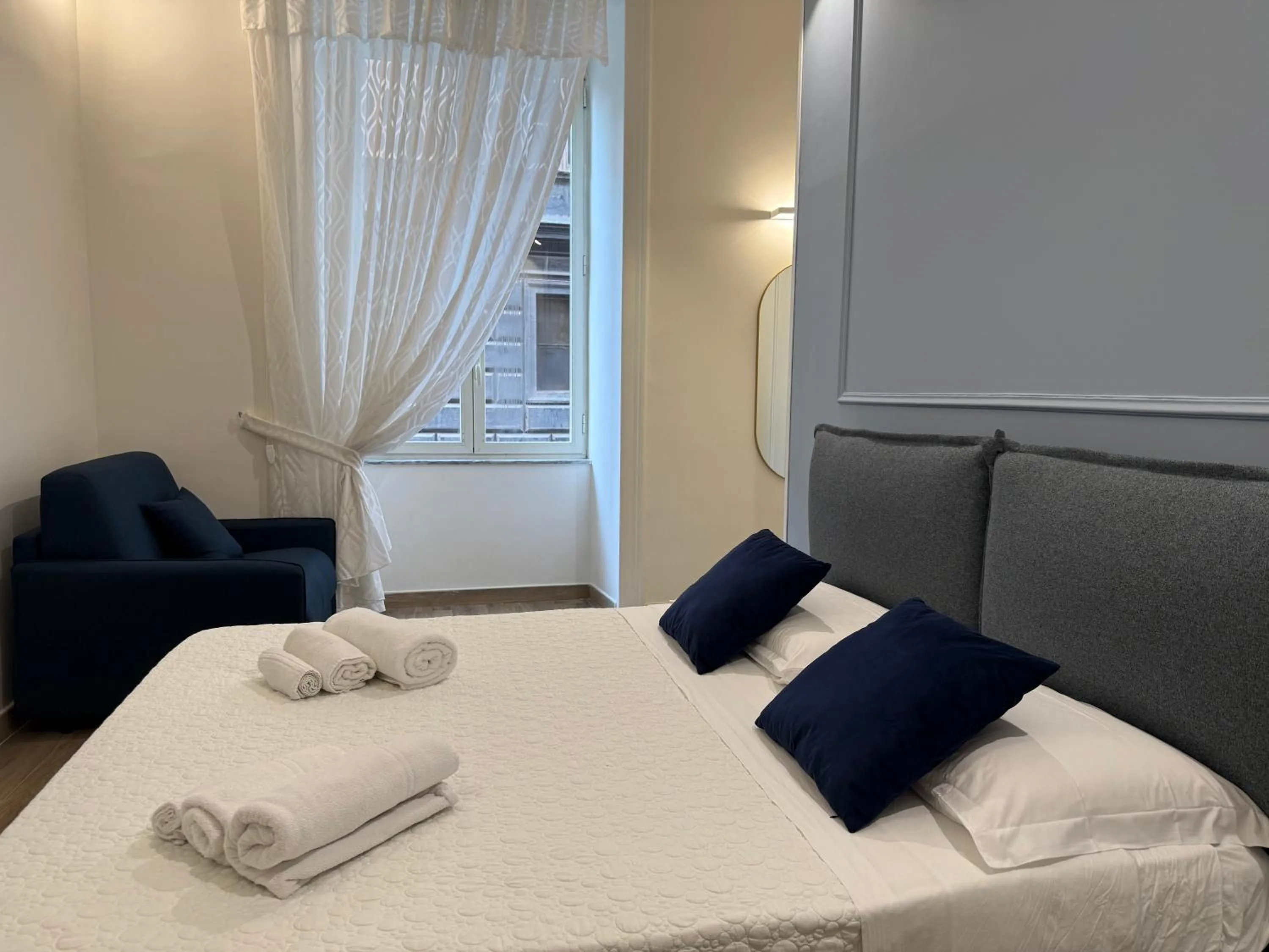 Bed in Sun Art Naples Rooms