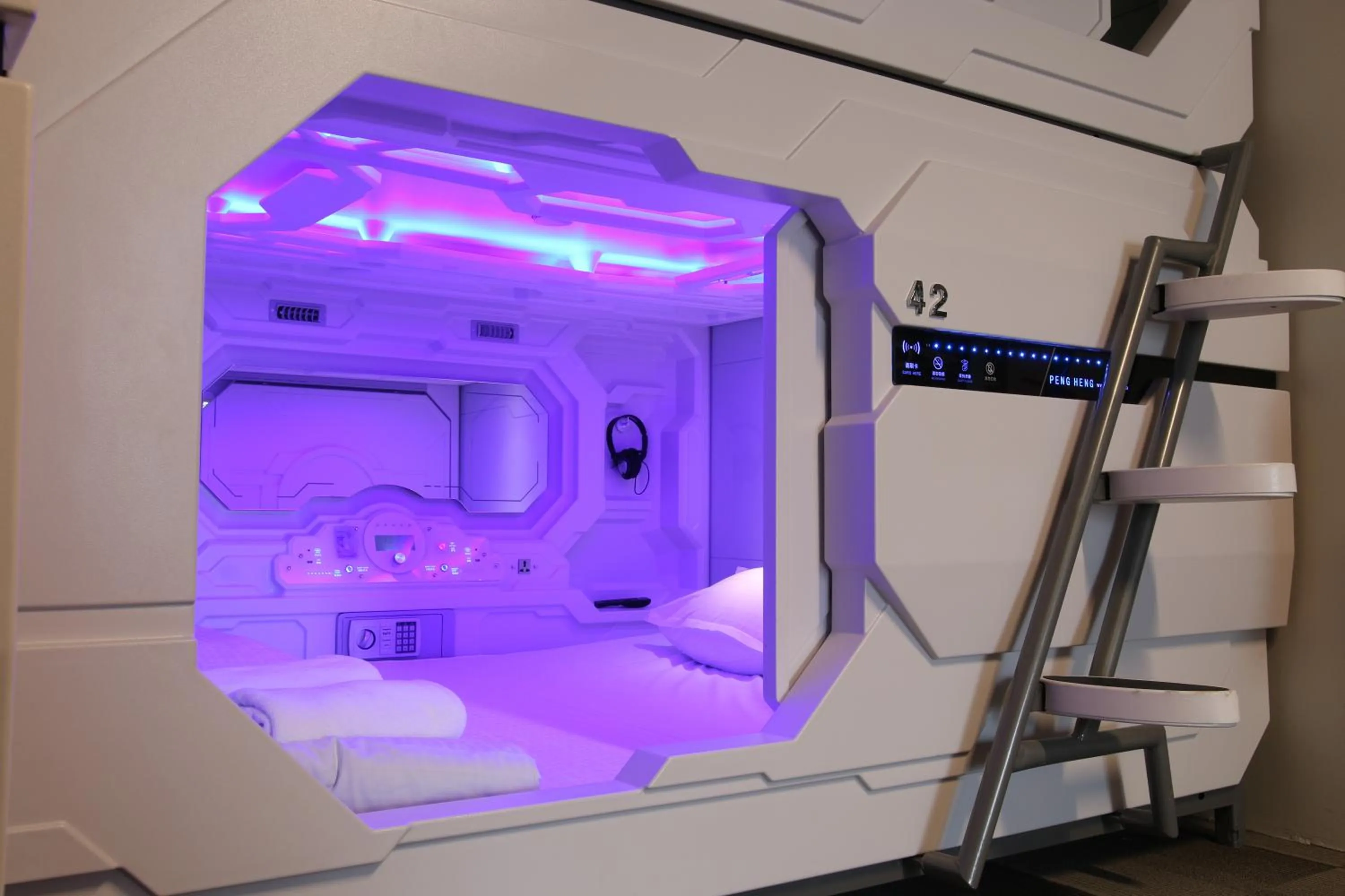 Property building in Hafnarstræti Hostel