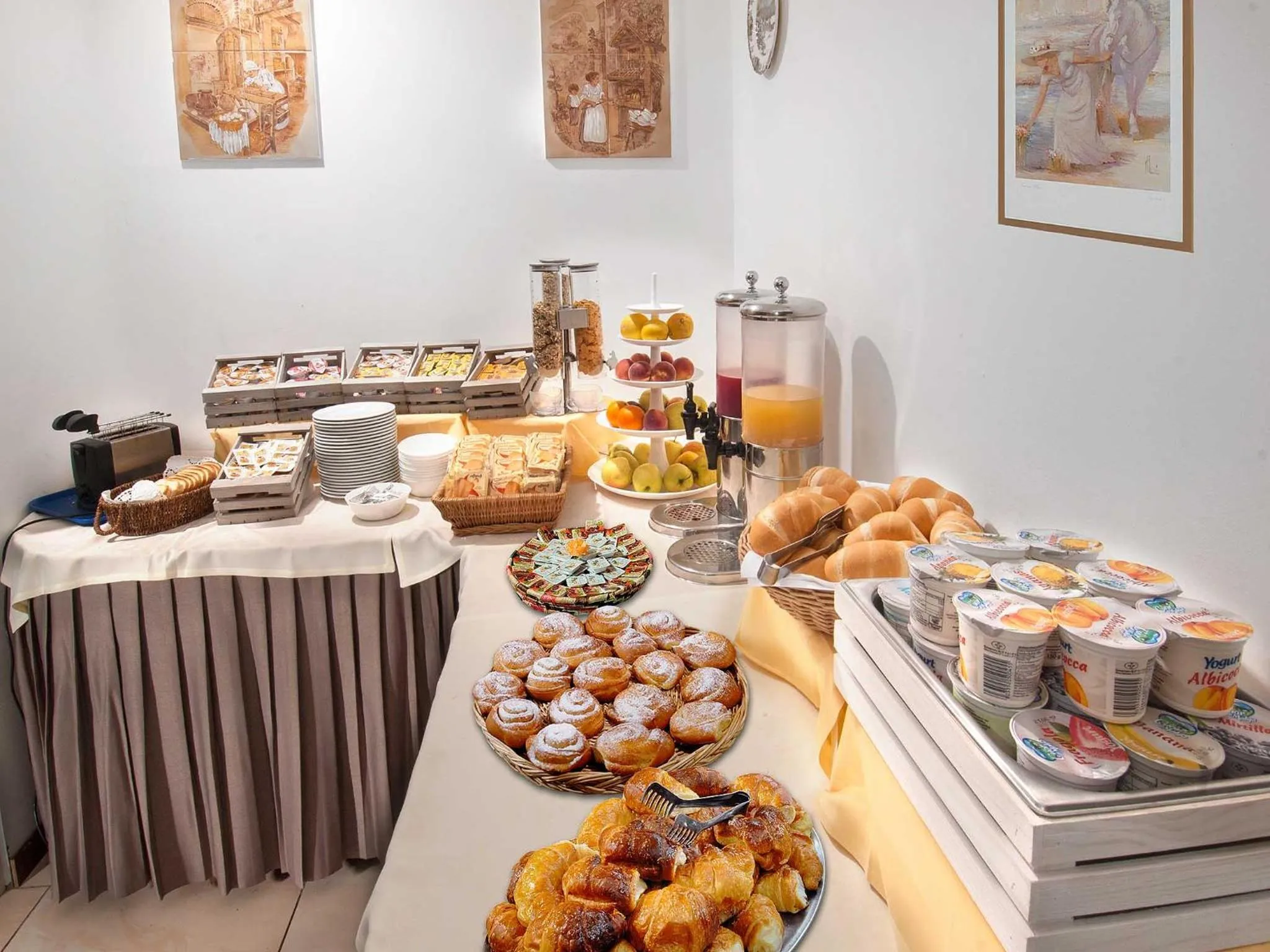 Continental breakfast in Hotel Marisa