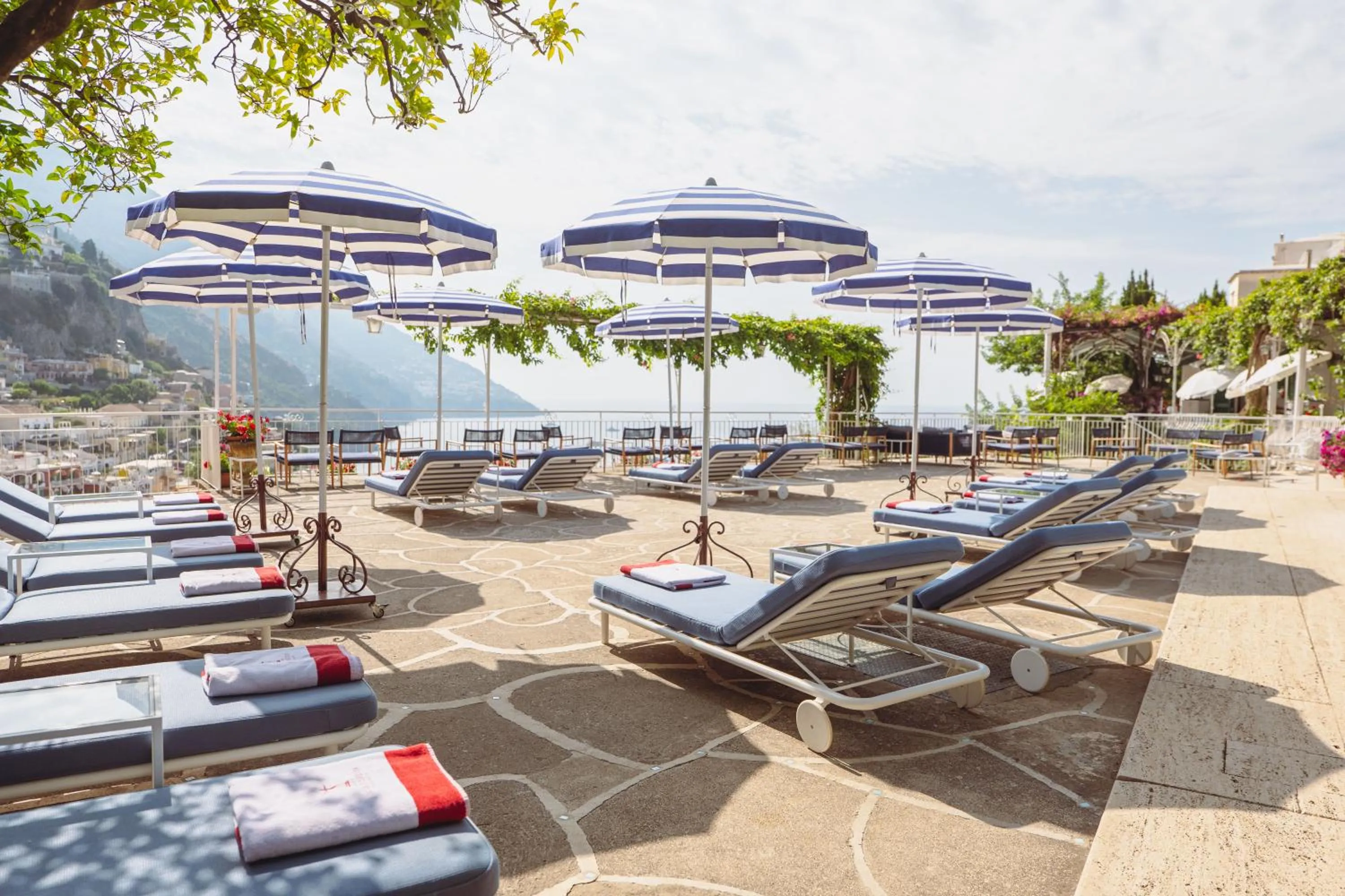 Summer in Hotel Poseidon