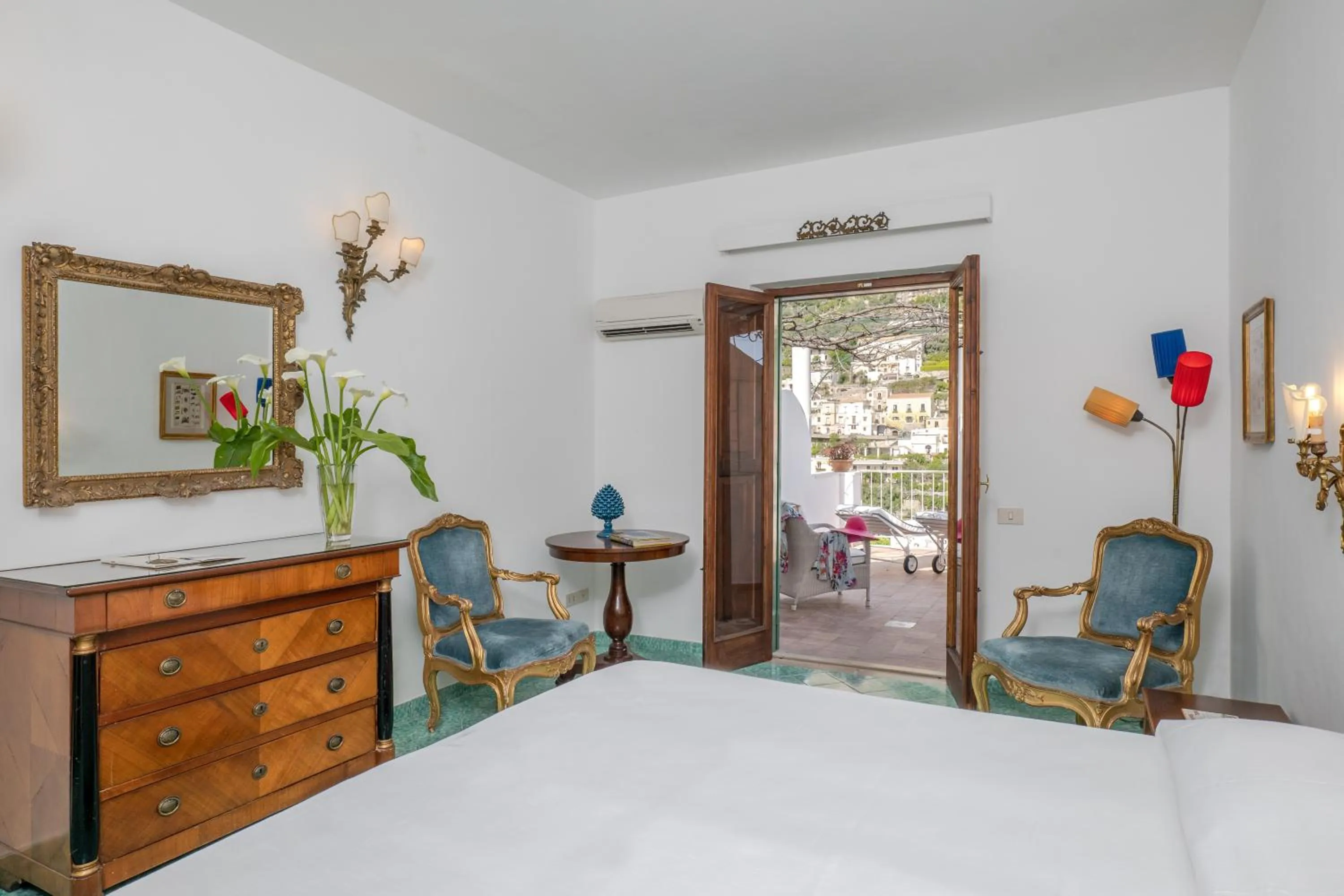 View (from property/room), Bed in Hotel Poseidon