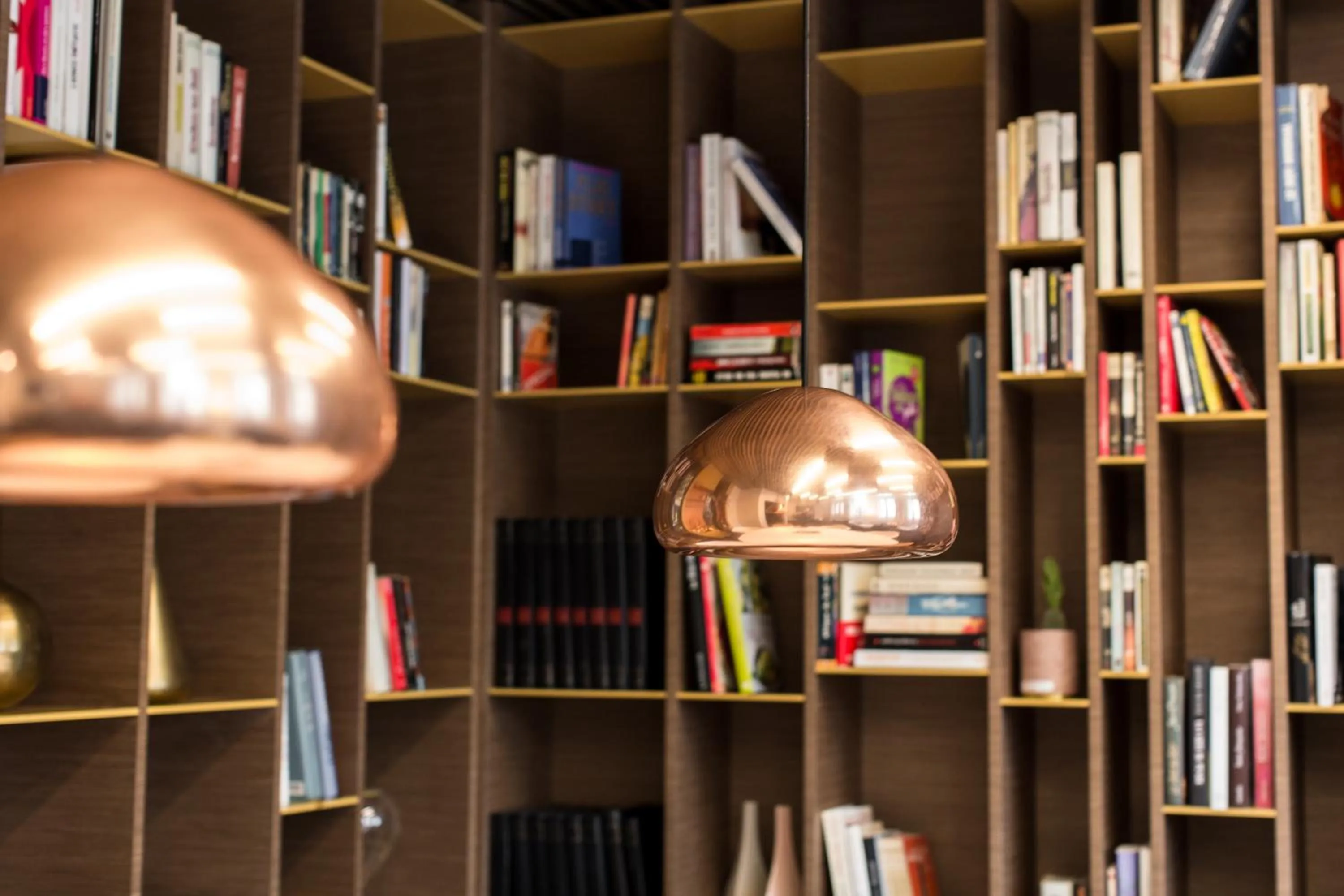 Communal lounge/ TV room in Golden Tulip Saint Malo– Le Grand Bé