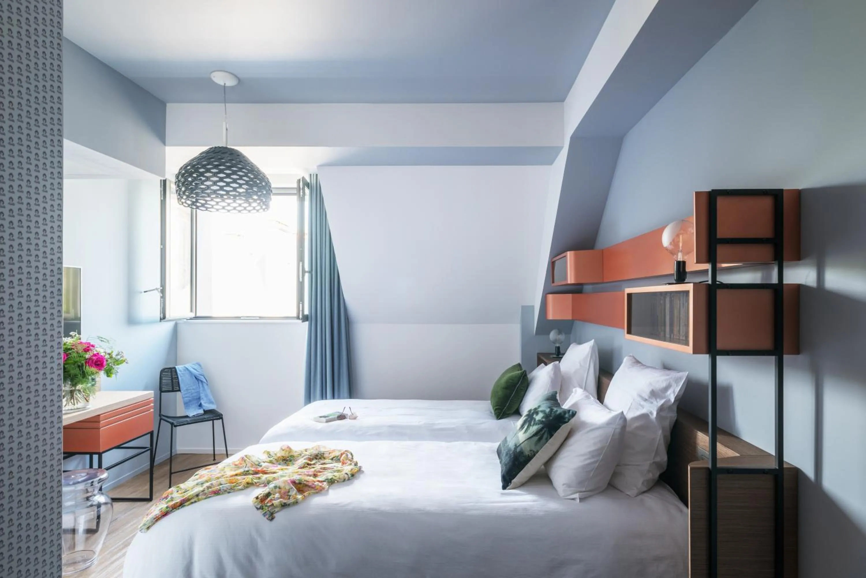 Photo of the whole room, Bed in Golden Tulip Saint Malo– Le Grand Bé