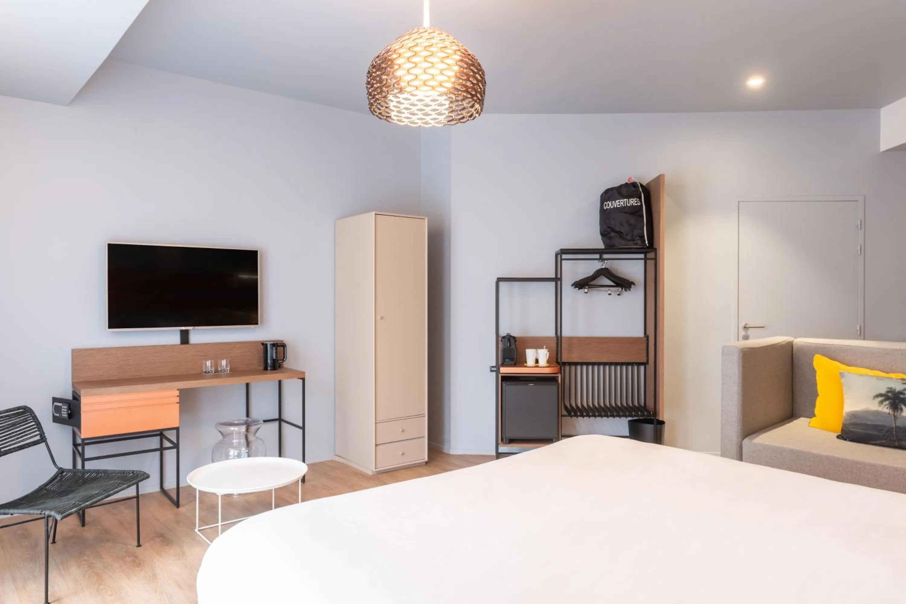 TV and multimedia, Bed in Golden Tulip Saint Malo– Le Grand Bé